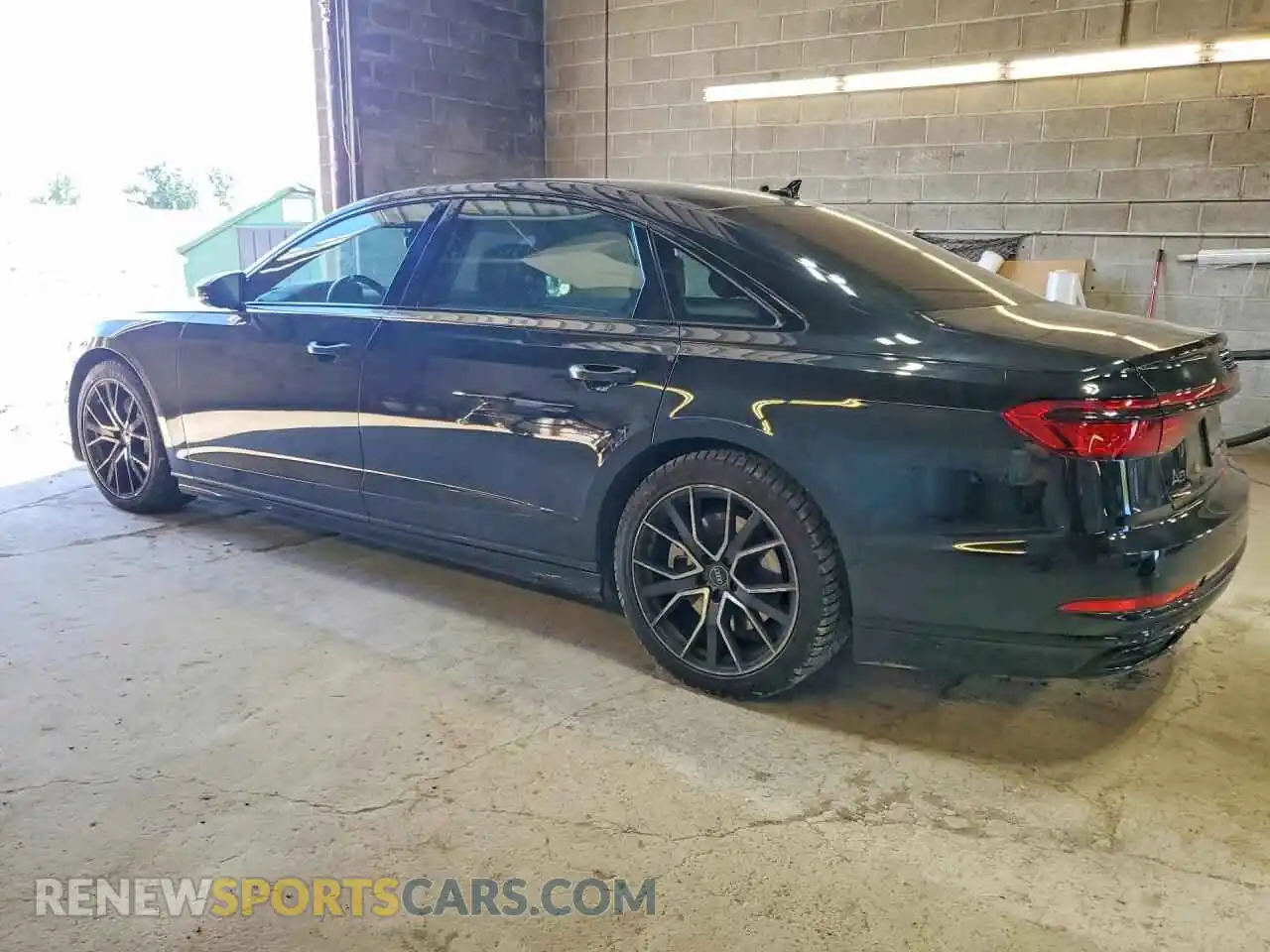 2 fotografías del automóvil dañado WAU8DAF82MN017589 AUDI A8 2021