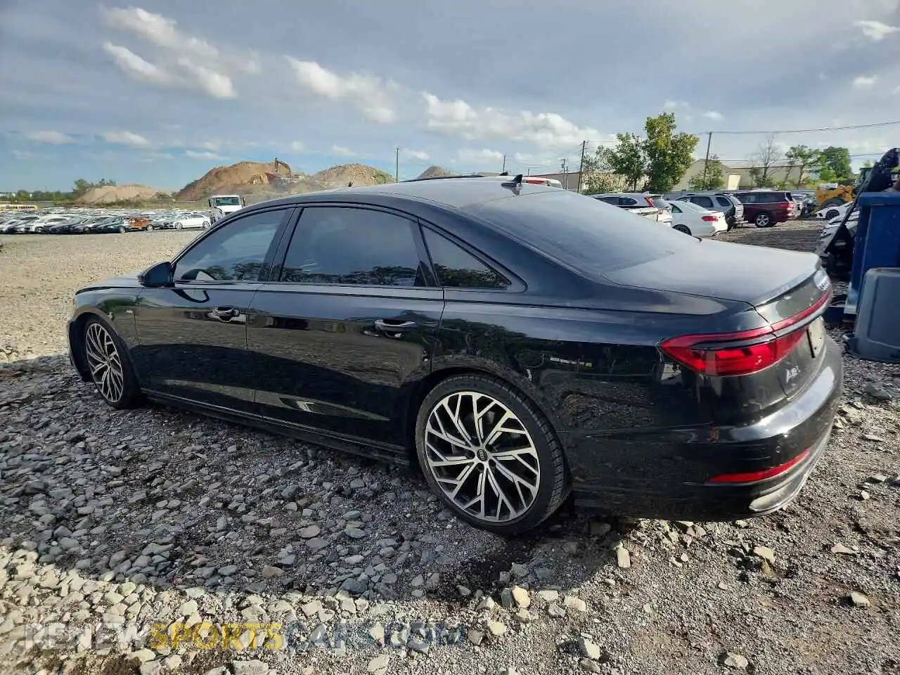 2 fotografías del automóvil dañado WAULDAF83PN015879 AUDI A8 2023