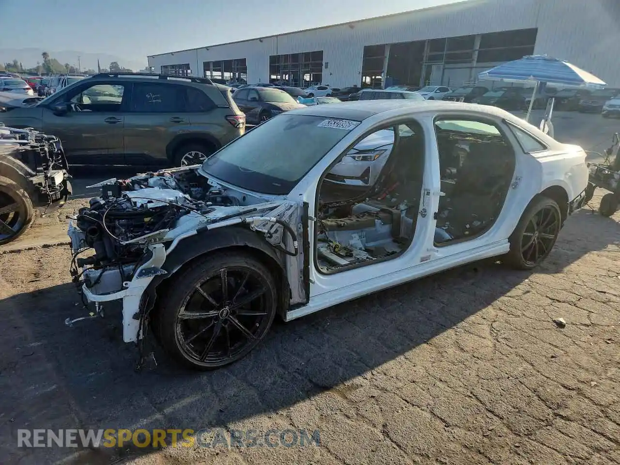 1 Фотография поврежденного автомобиля WAULDAF80RN002218 AUDI A8 2024
