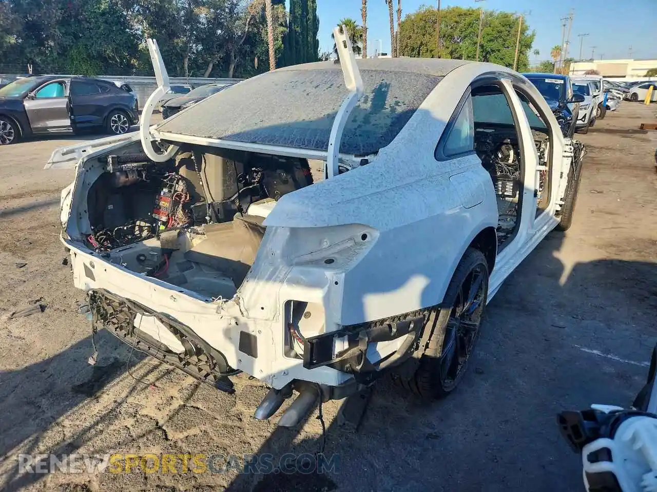 3 Фотография поврежденного автомобиля WAULDAF80RN002218 AUDI A8 2024