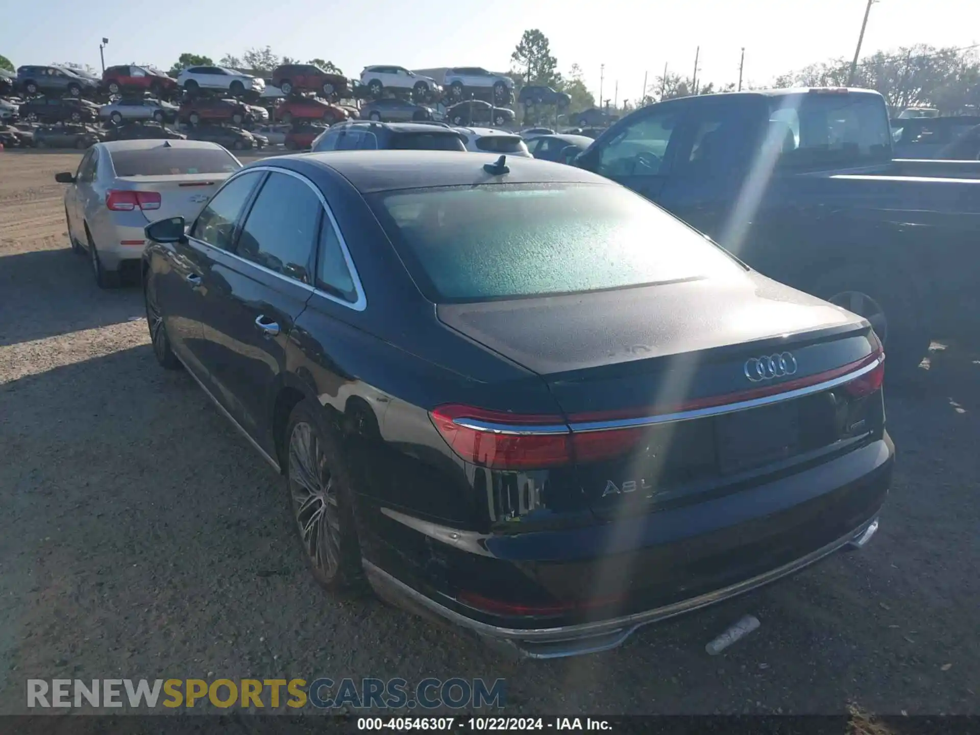 3 Фотография поврежденного автомобиля WAU8DAF81KN018259 AUDI A8 L 2019