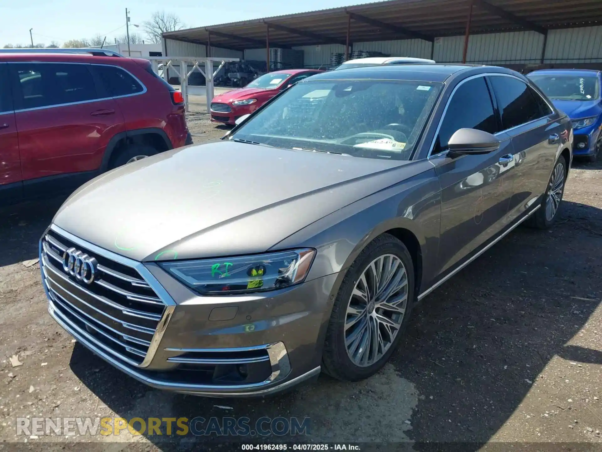 2 Фотография поврежденного автомобиля WAU8DAF82KN004287 AUDI A8 L 2019