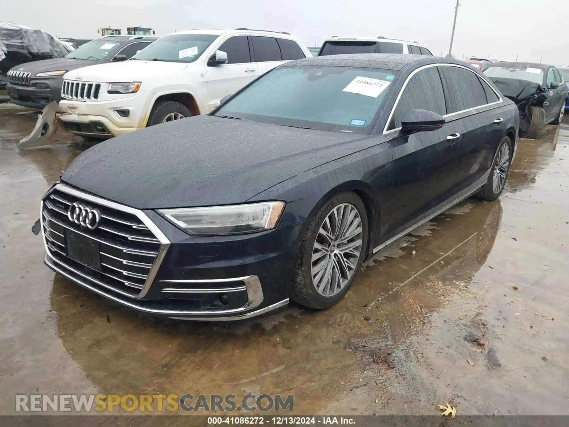 2 Фотография поврежденного автомобиля WAU8DAF82KN004676 AUDI A8 L 2019