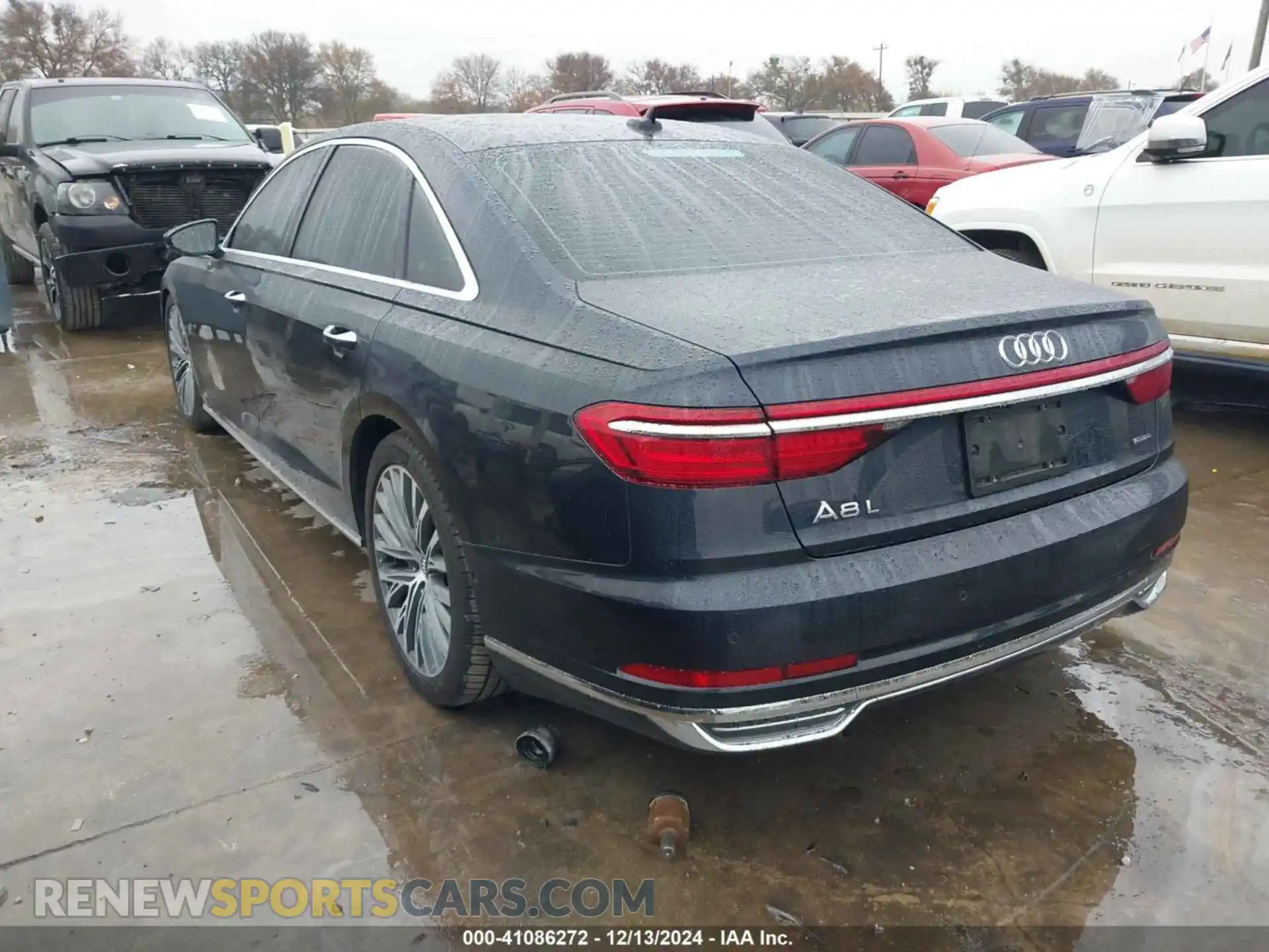 3 Фотография поврежденного автомобиля WAU8DAF82KN004676 AUDI A8 L 2019