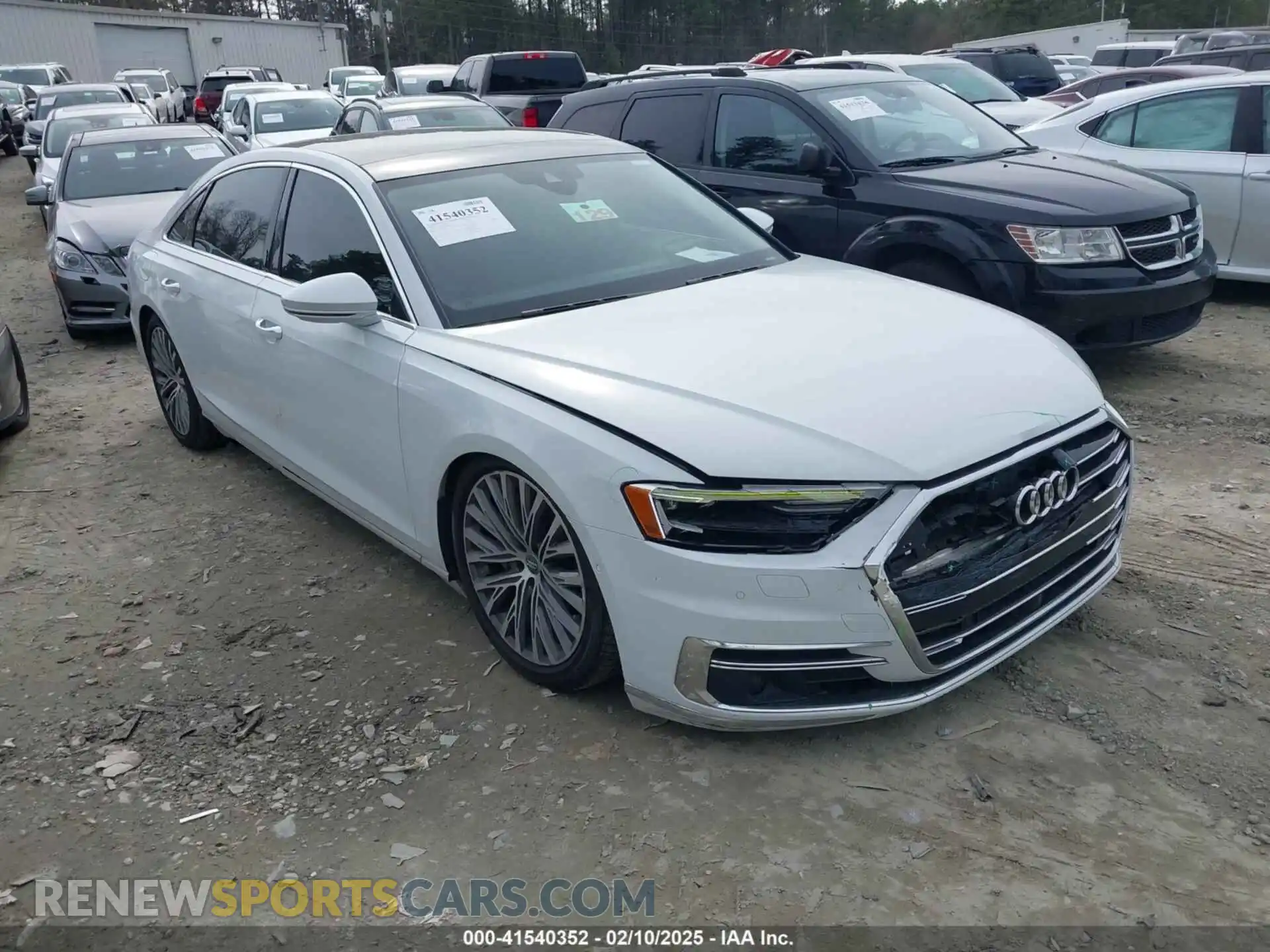 1 Фотография поврежденного автомобиля WAU8DAF83KN007358 AUDI A8 L 2019