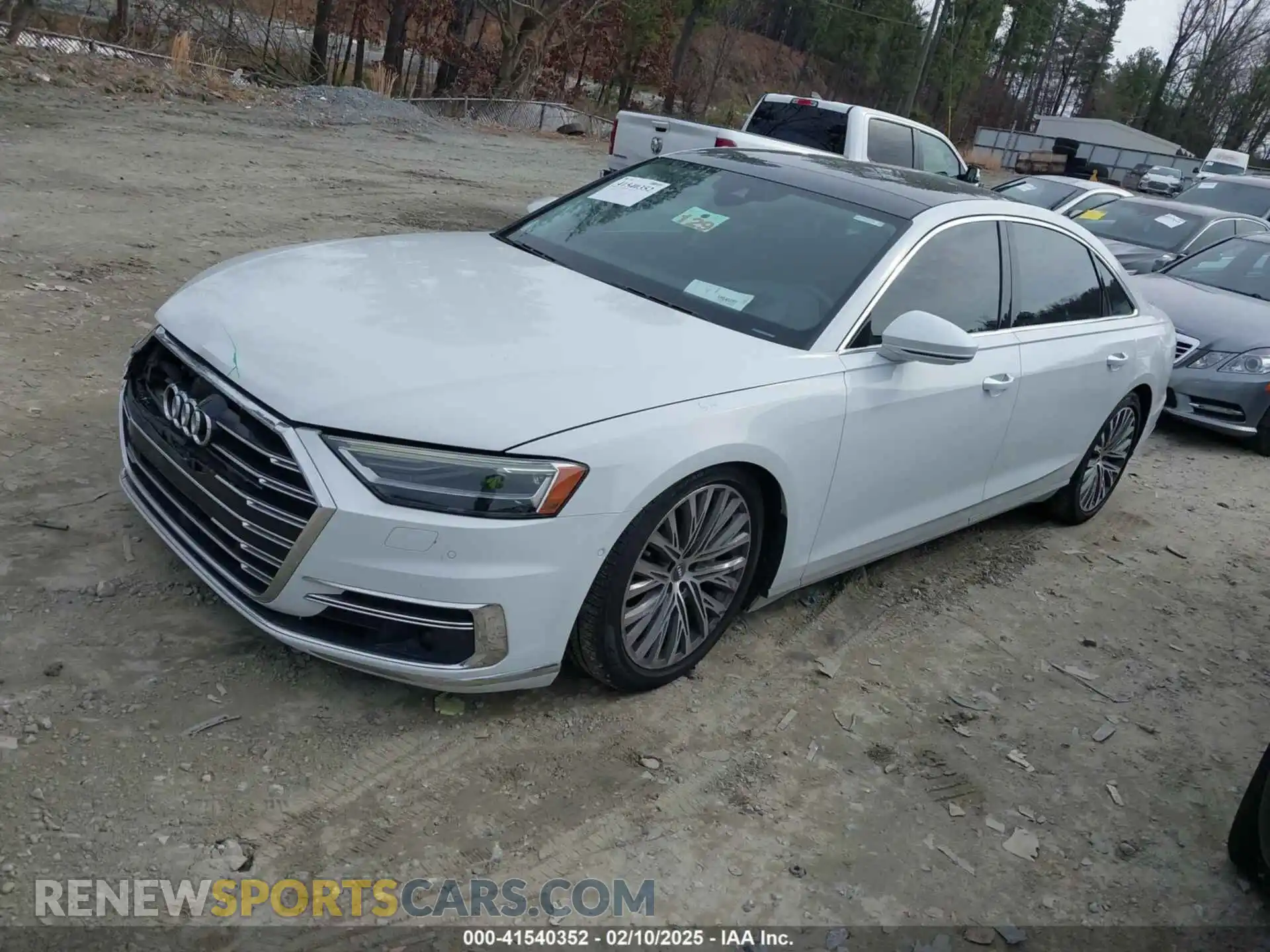 2 Фотография поврежденного автомобиля WAU8DAF83KN007358 AUDI A8 L 2019