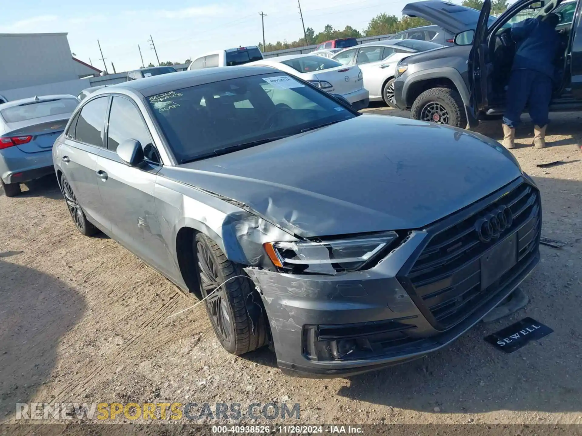 1 Фотография поврежденного автомобиля WAU8DAF83KN008087 AUDI A8 L 2019