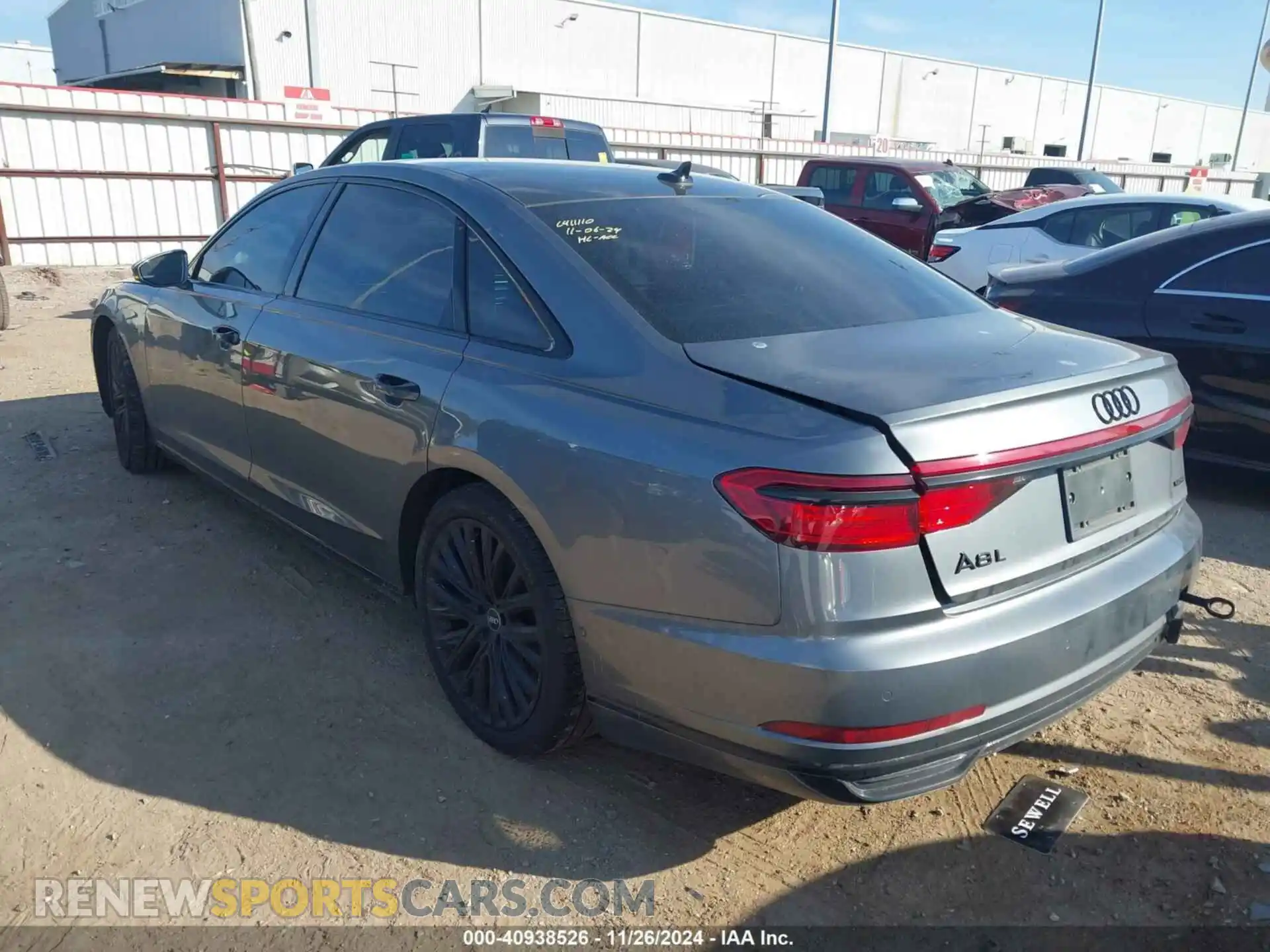 3 Фотография поврежденного автомобиля WAU8DAF83KN008087 AUDI A8 L 2019