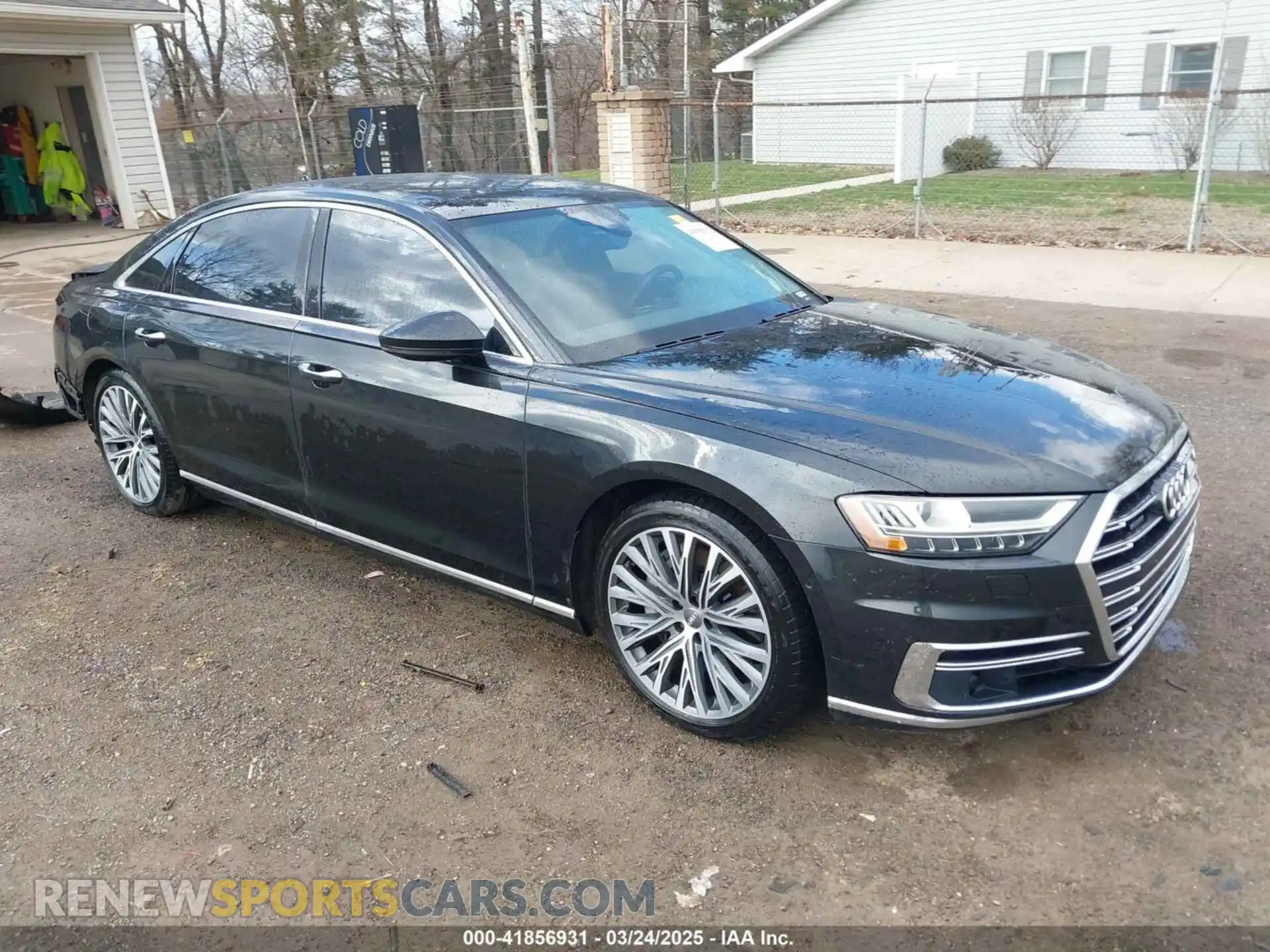 1 Фотография поврежденного автомобиля WAU8DAF84KN019115 AUDI A8 L 2019