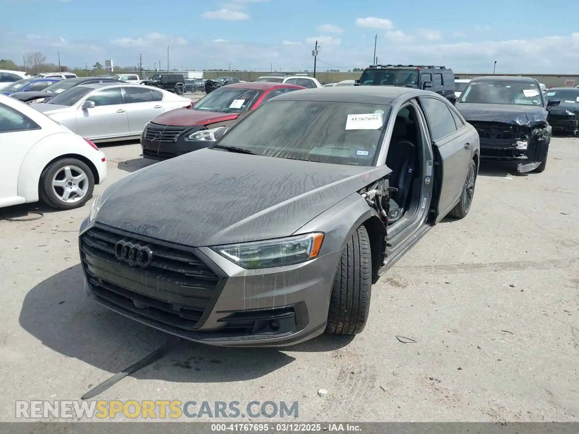 2 Фотография поврежденного автомобиля WAU8DAF89KN010314 AUDI A8 L 2019