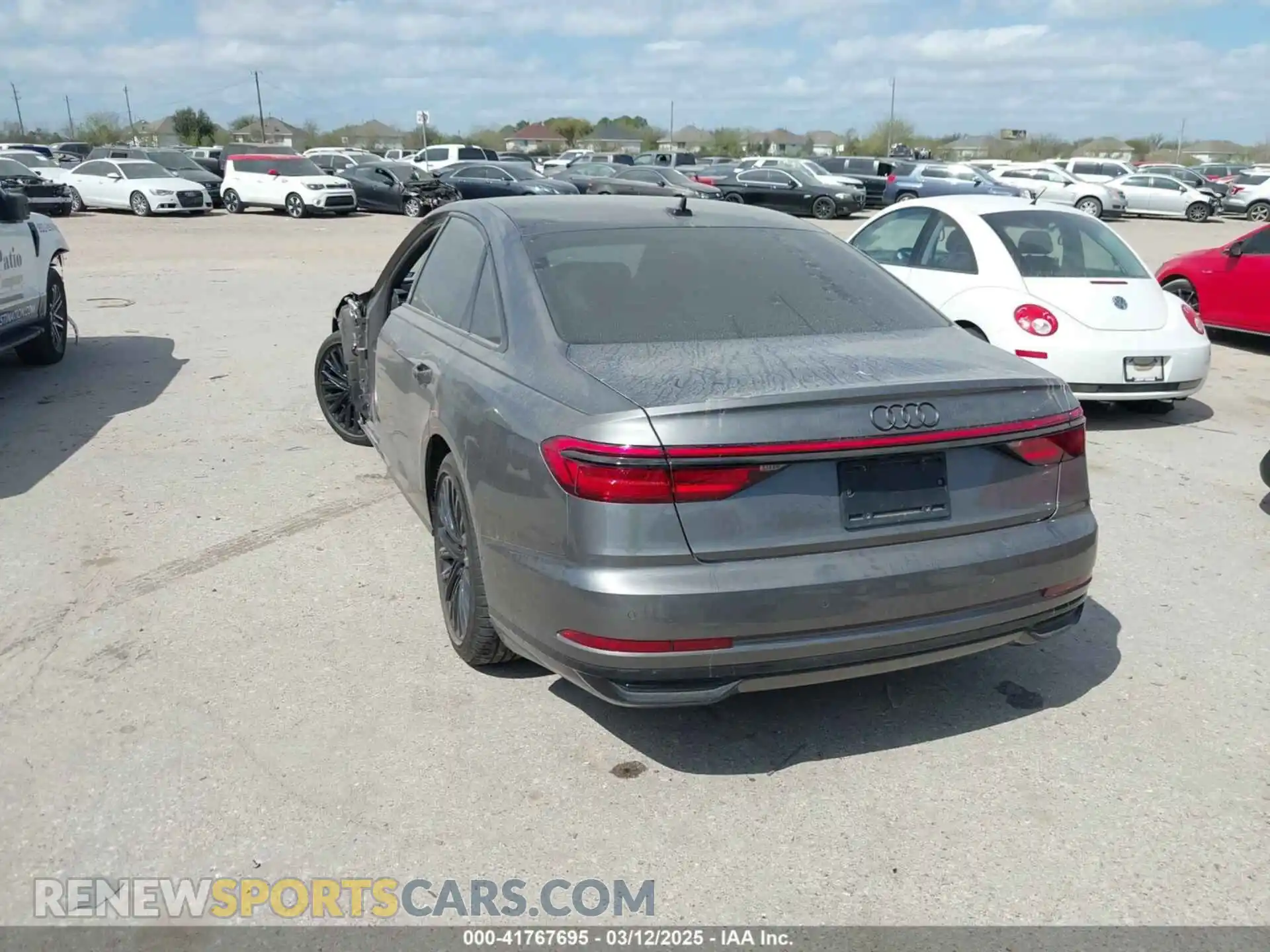 3 Фотография поврежденного автомобиля WAU8DAF89KN010314 AUDI A8 L 2019