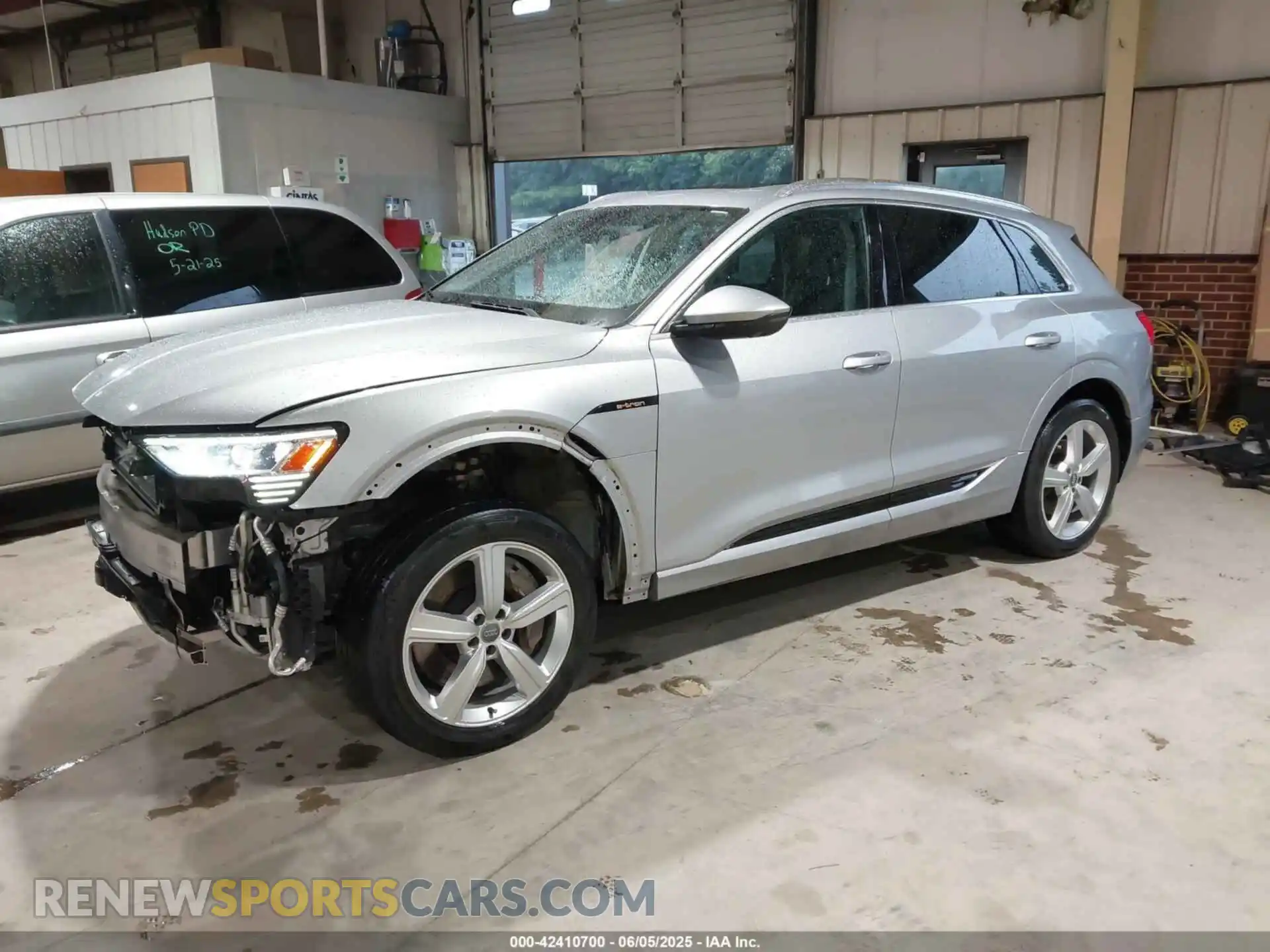 2 fotografías del automóvil dañado WA1LAAGE2KB009527 AUDI E-TRON 2019