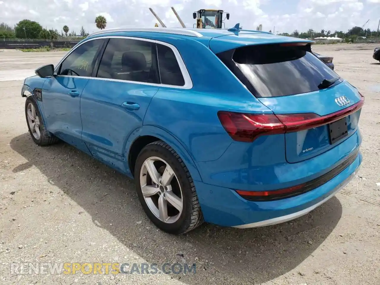 3 fotografías del automóvil dañado WA1LAAGE2KB022018 AUDI E-TRON 2019