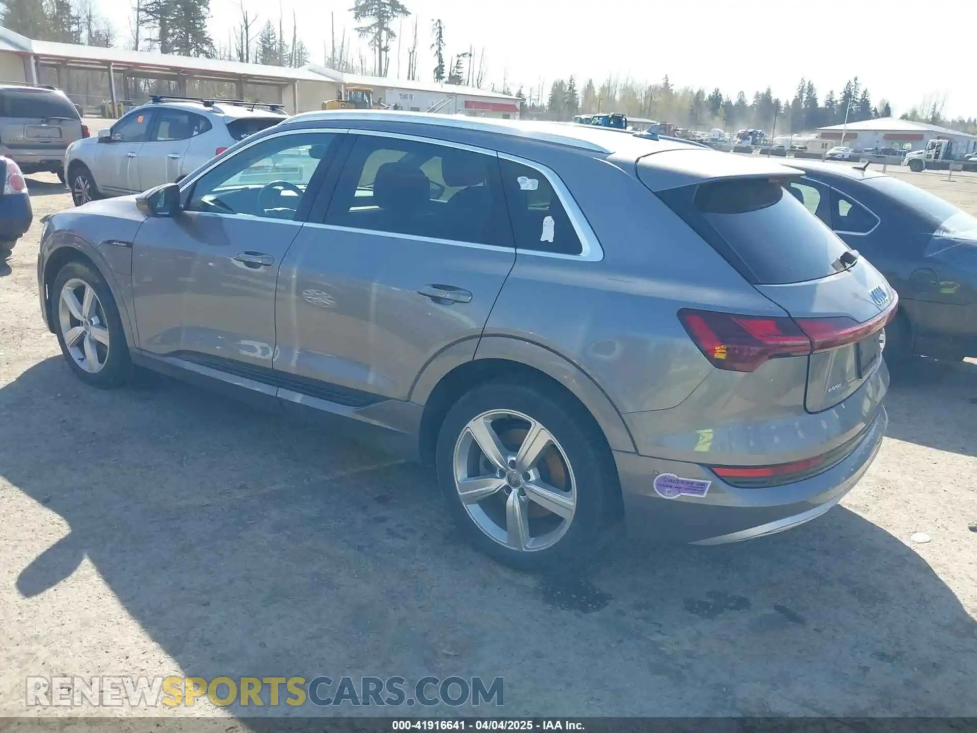 3 Фотография поврежденного автомобиля WA1LAAGE4KB012574 AUDI E-TRON 2019