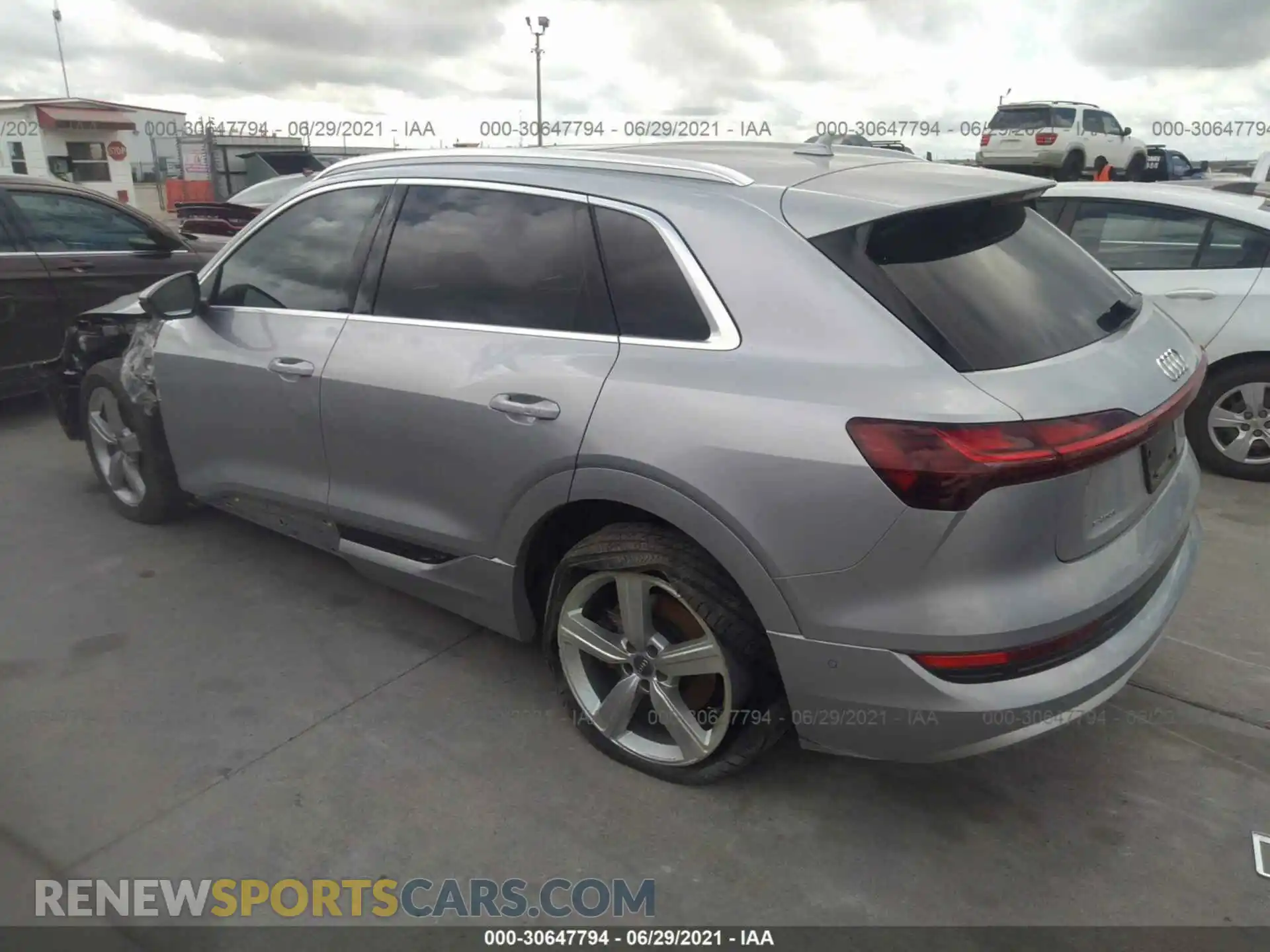 3 fotografías del automóvil dañado WA1LAAGE7KB020412 AUDI E-TRON 2019