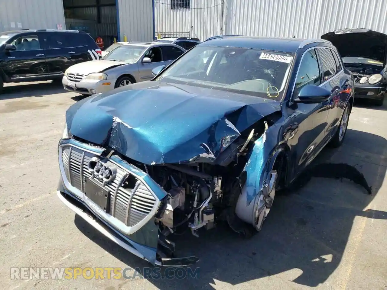 2 fotografías del automóvil dañado WA1LABGE2KB012000 AUDI E-TRON 2019