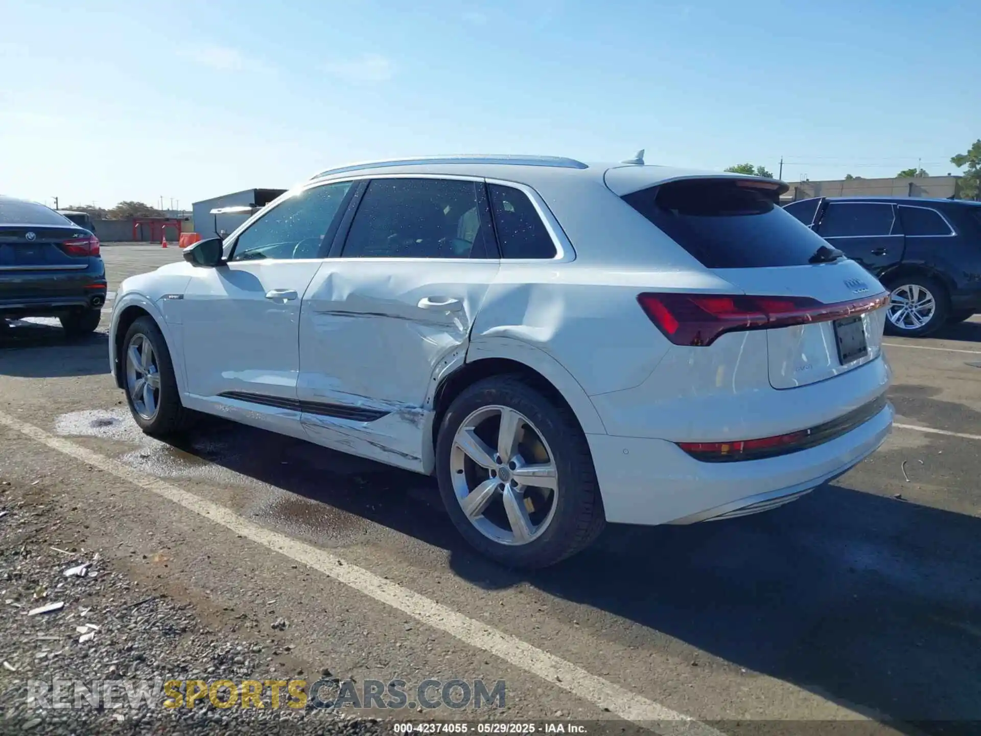 3 Photograph of a damaged car WA1LABGEXKB020765 AUDI E-TRON 2019