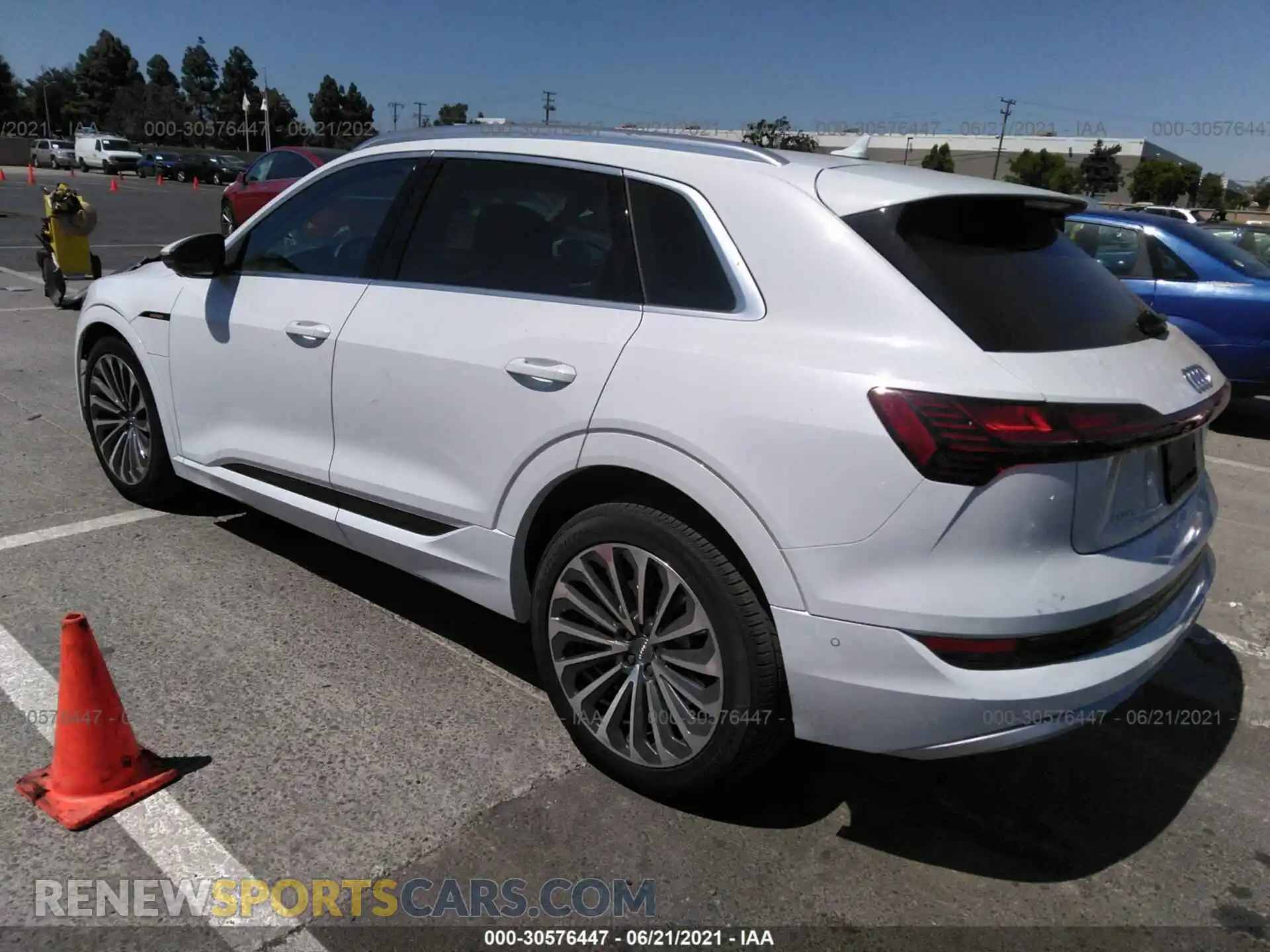 3 fotografías del automóvil dañado WA1VABGE5KB024215 AUDI E-TRON 2019