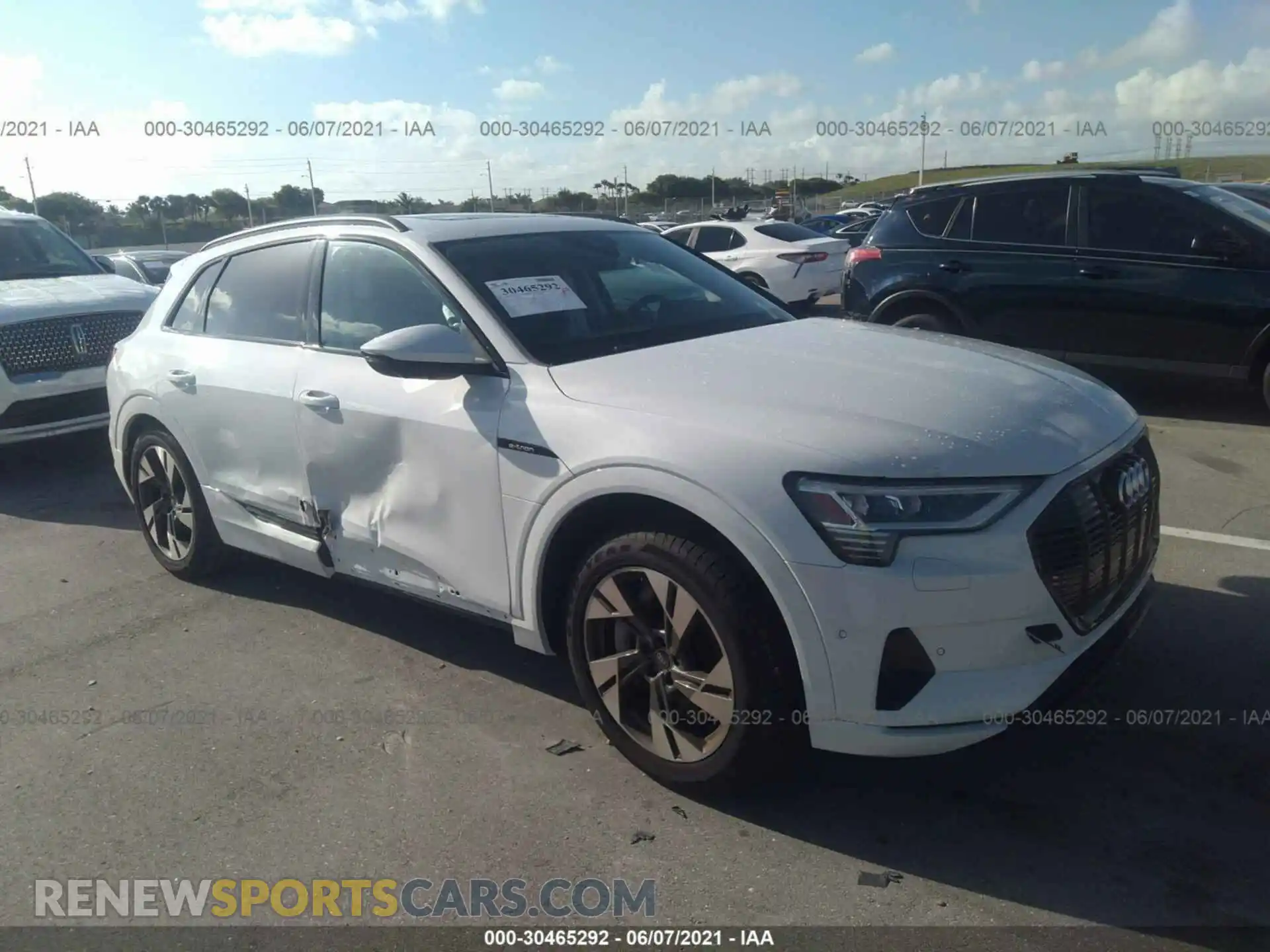 1 Photograph of a damaged car WA1AAAGE9MB009597 AUDI E-TRON 2021