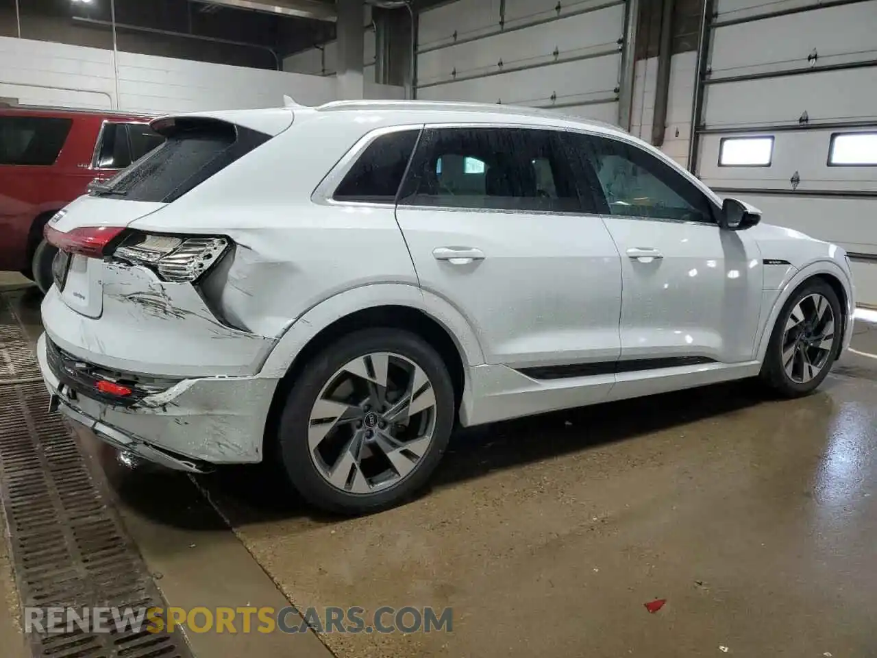 3 Photograph of a damaged car WA1AABGE5MB005200 AUDI E-TRON 2021