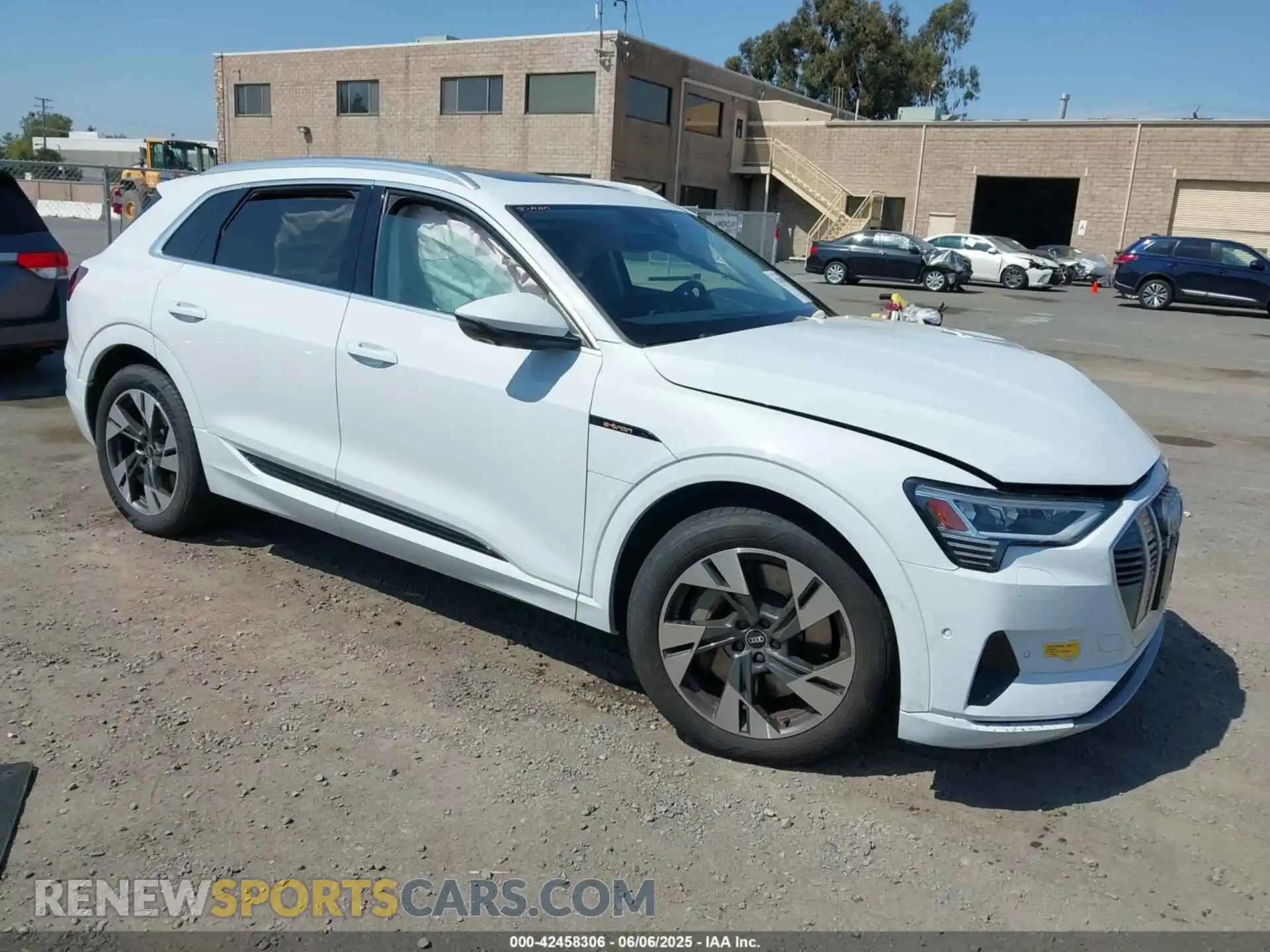1 Photograph of a damaged car WA1LAAGE2MB039596 AUDI E-TRON 2021