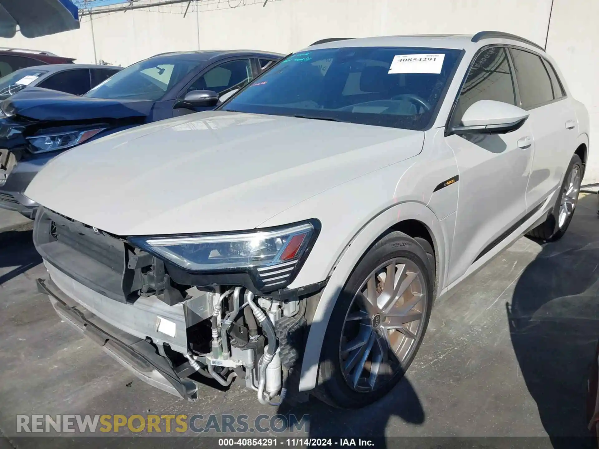 2 fotografías del automóvil dañado WA1VAAGE8MB014744 AUDI E-TRON 2021