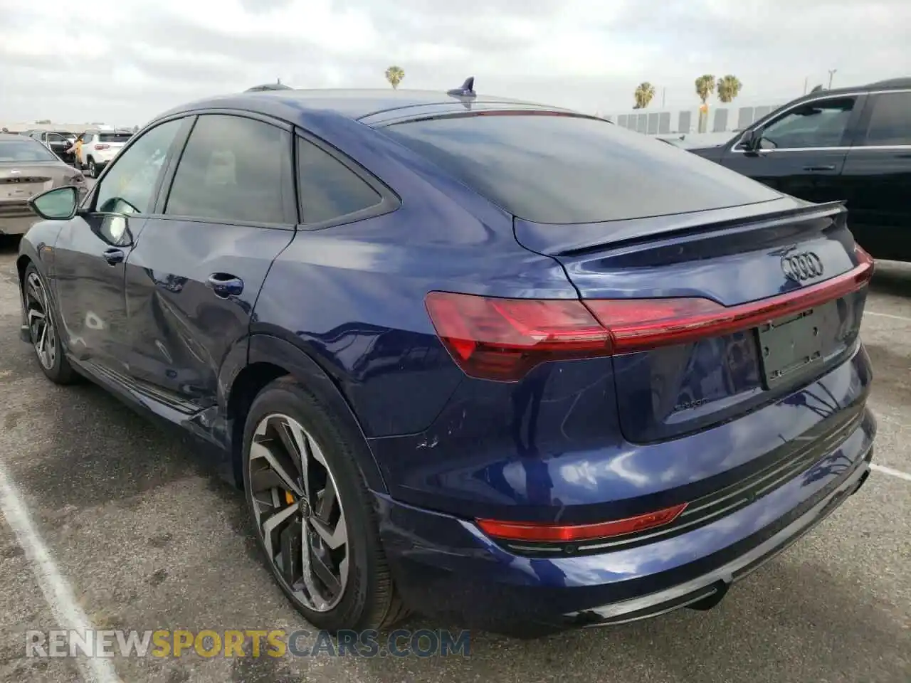 3 Photograph of a damaged car WA12AAGE3NB008273 AUDI E-TRON 2022