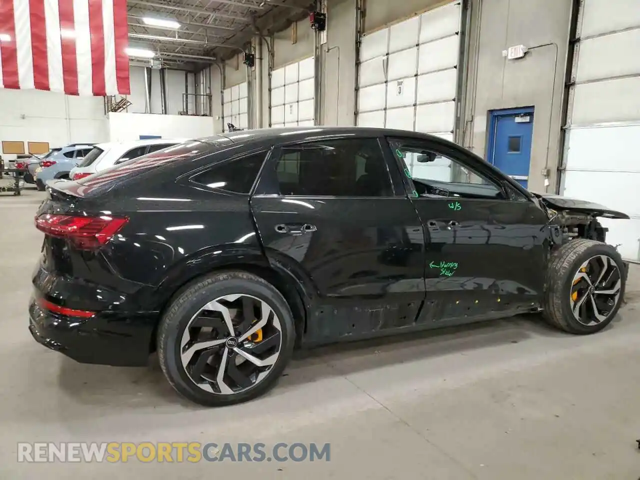3 Photograph of a damaged car WA12AAGE6NB008106 AUDI E-TRON 2022