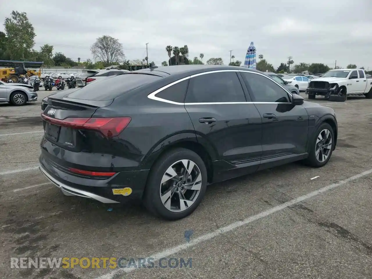 3 Photograph of a damaged car WA12AAGE7NB032155 AUDI E-TRON 2022