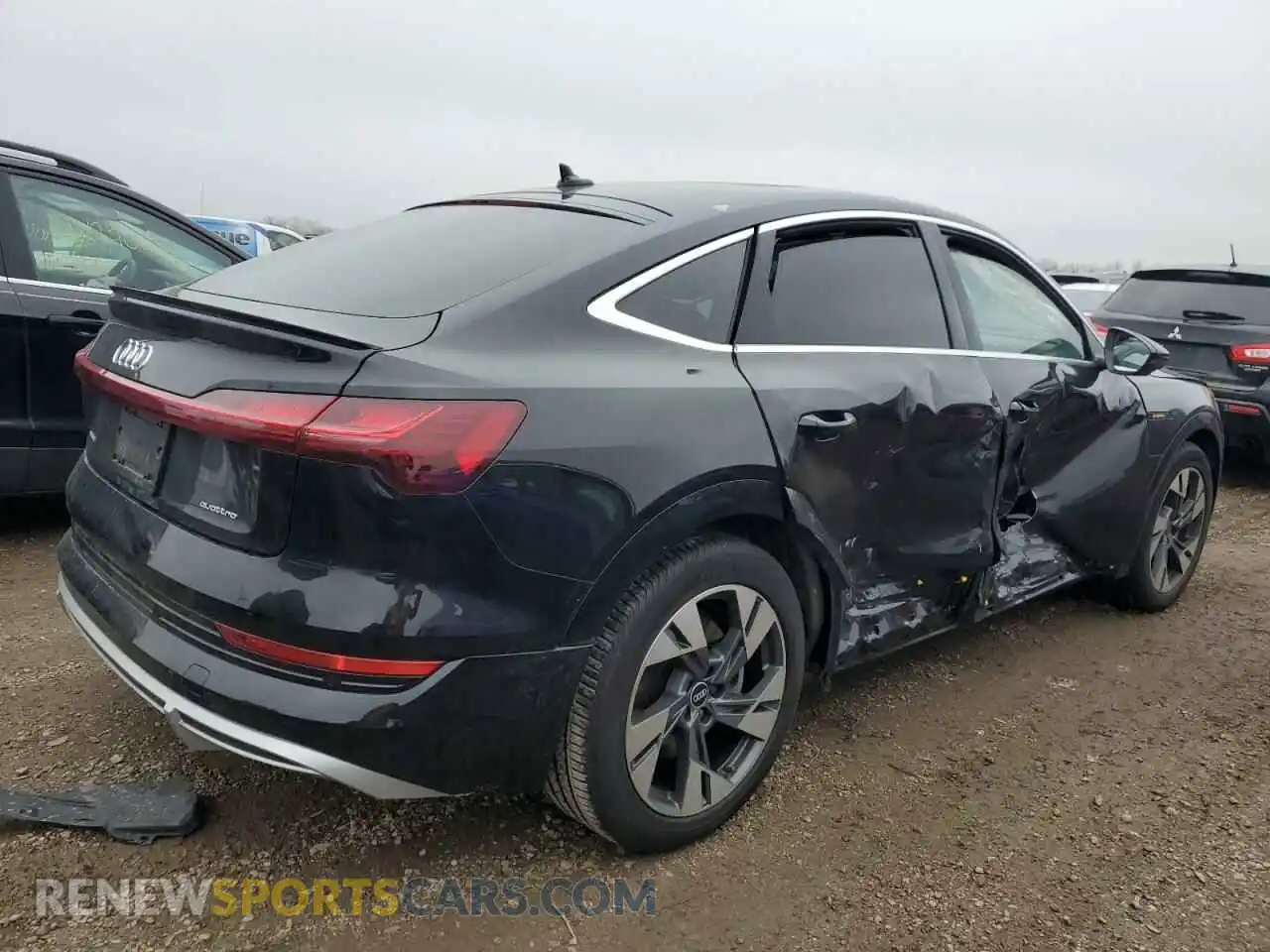 3 Photograph of a damaged car WA13AAGE4NB004110 AUDI E-TRON 2022