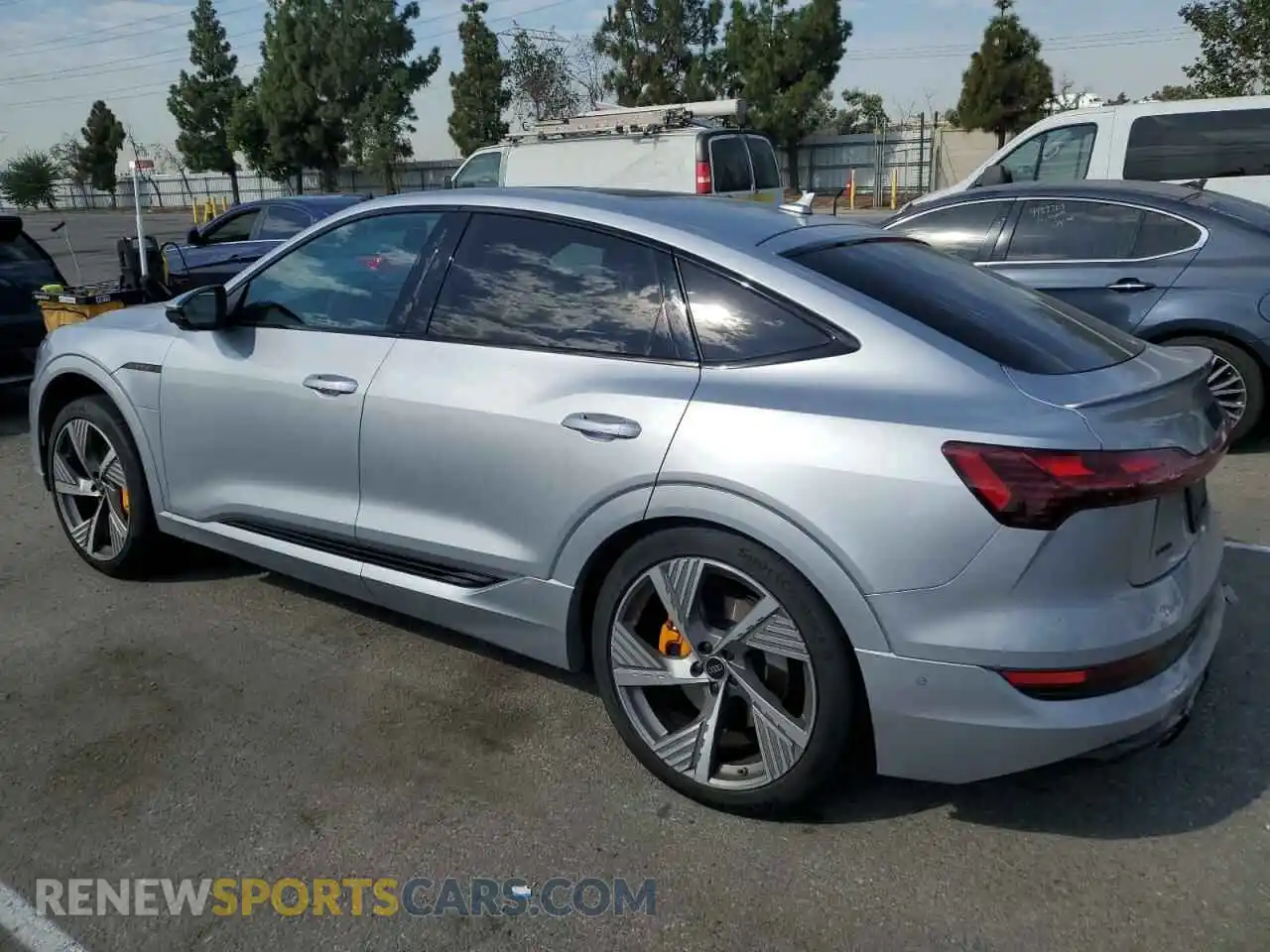 2 Photograph of a damaged car WA13AAGE5NB036340 AUDI E-TRON 2022
