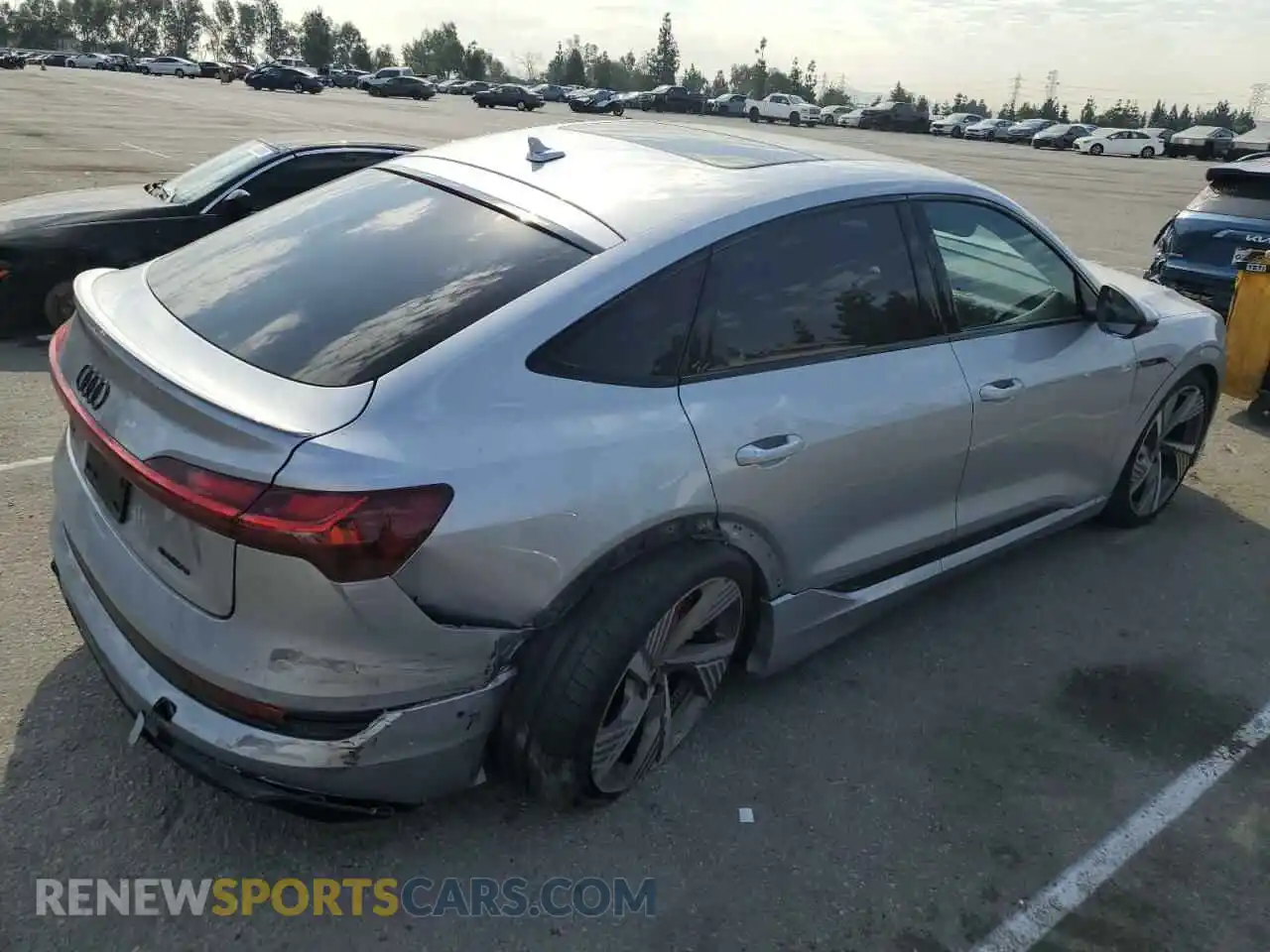 3 Photograph of a damaged car WA13AAGE5NB036340 AUDI E-TRON 2022