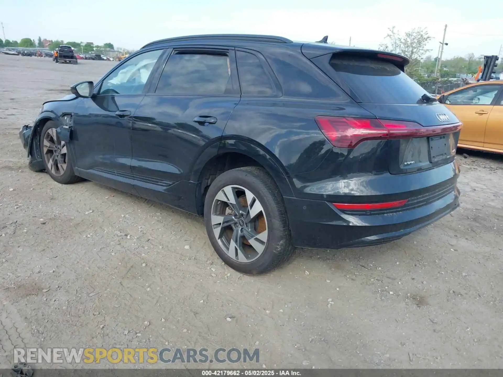 3 fotografías del automóvil dañado WA1AABGE7NB024560 AUDI E-TRON 2022