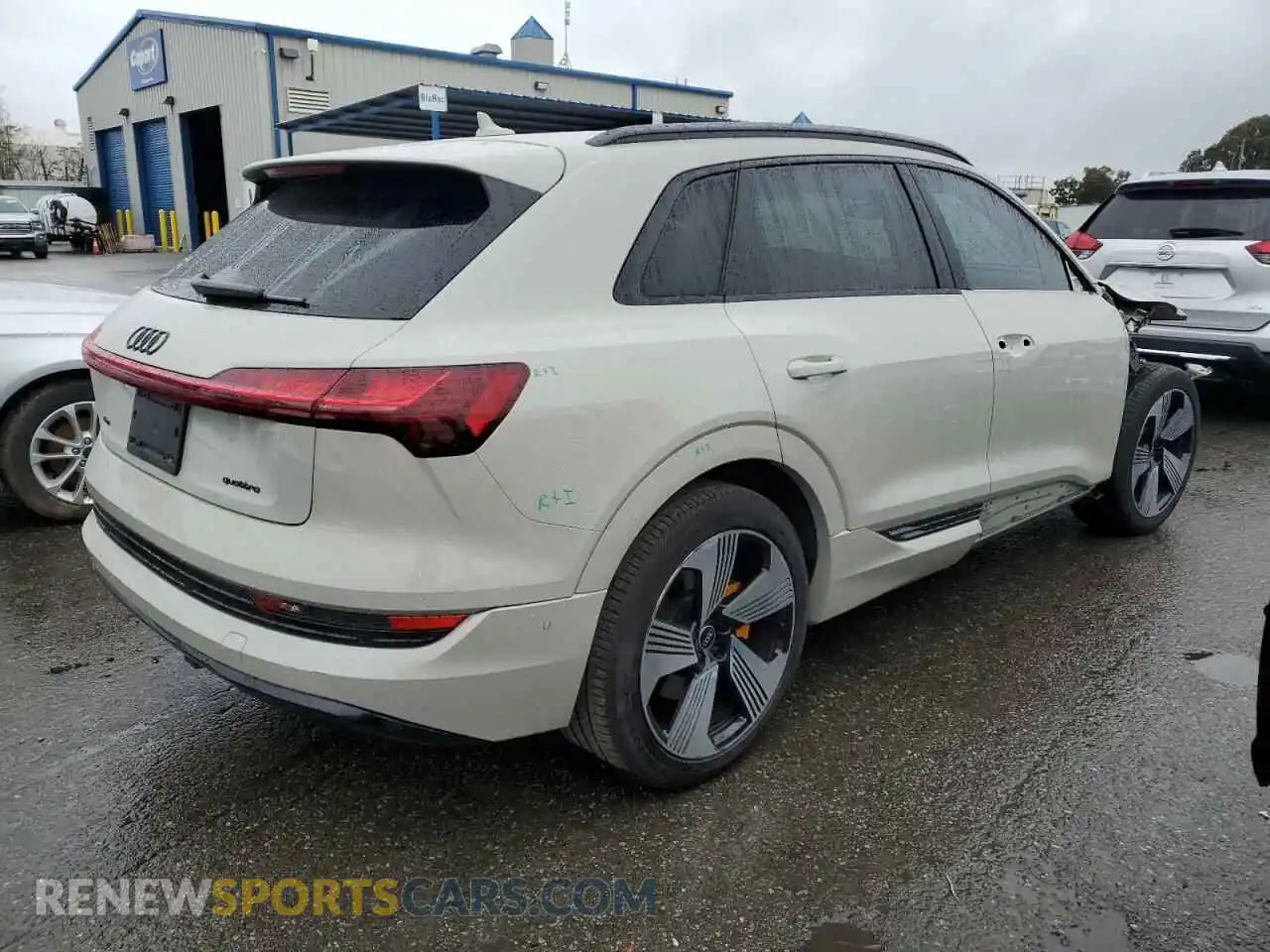 3 fotografías del automóvil dañado WA1LAAGE0NB008302 AUDI E-TRON 2022
