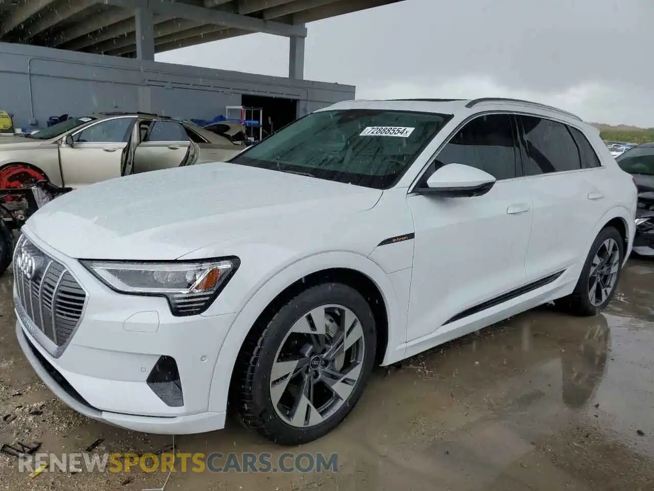 1 Photograph of a damaged car WA1LAAGE0NB031580 AUDI E-TRON 2022