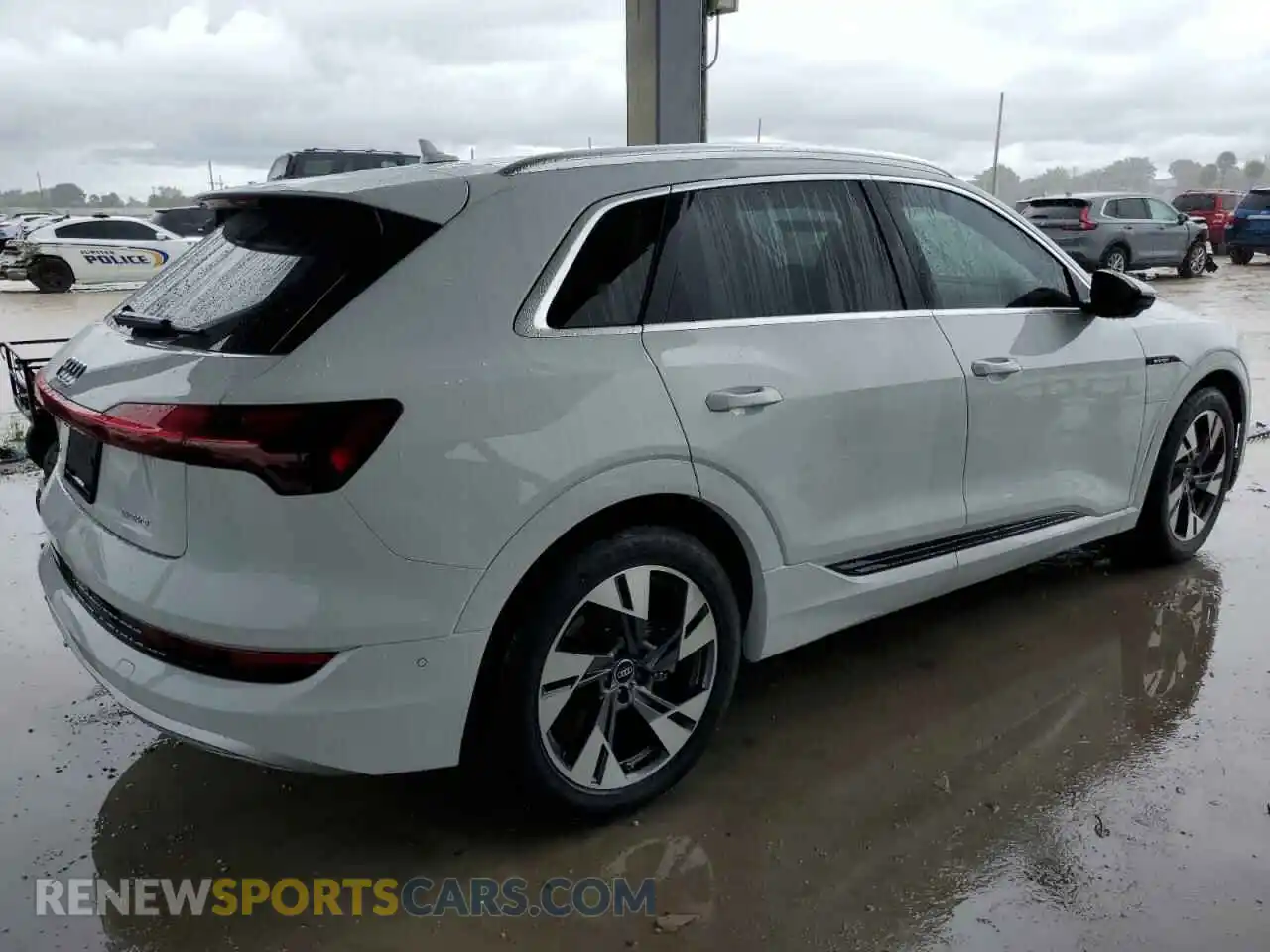 3 Photograph of a damaged car WA1LAAGE0NB031580 AUDI E-TRON 2022
