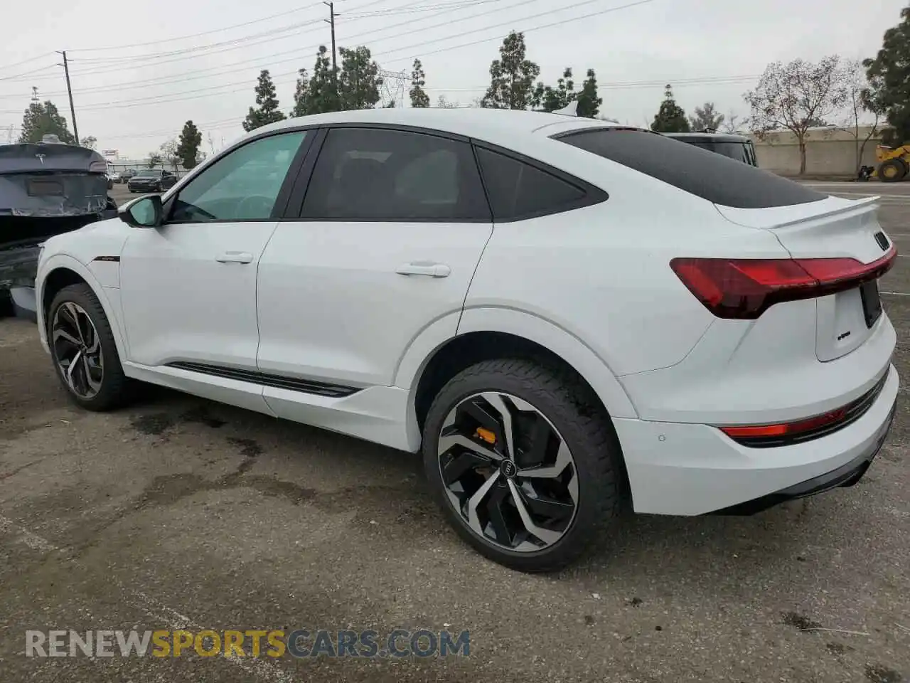 2 fotografías del automóvil dañado WA12ABGE1PB007387 AUDI E-TRON 2023