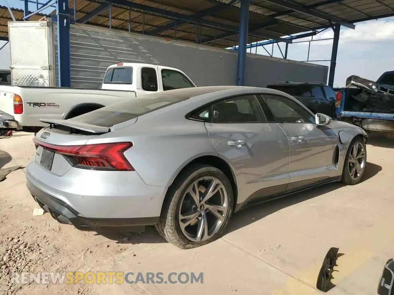 3 Photograph of a damaged car WAUDJBFW0N7003885 AUDI E-TRON GT 2022