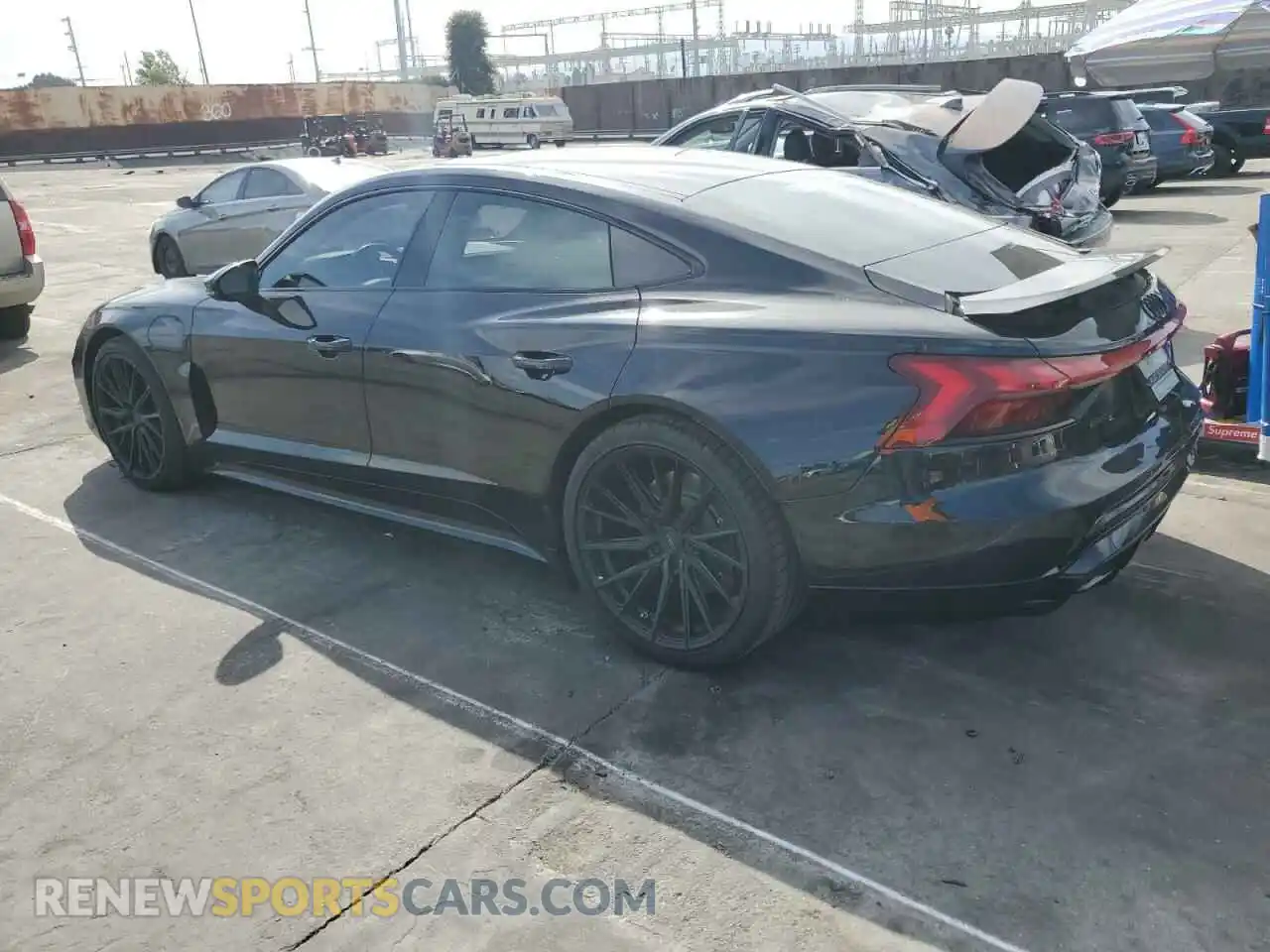 2 Фотография поврежденного автомобиля WAUEJBFW2N7006498 AUDI E-TRON GT 2022