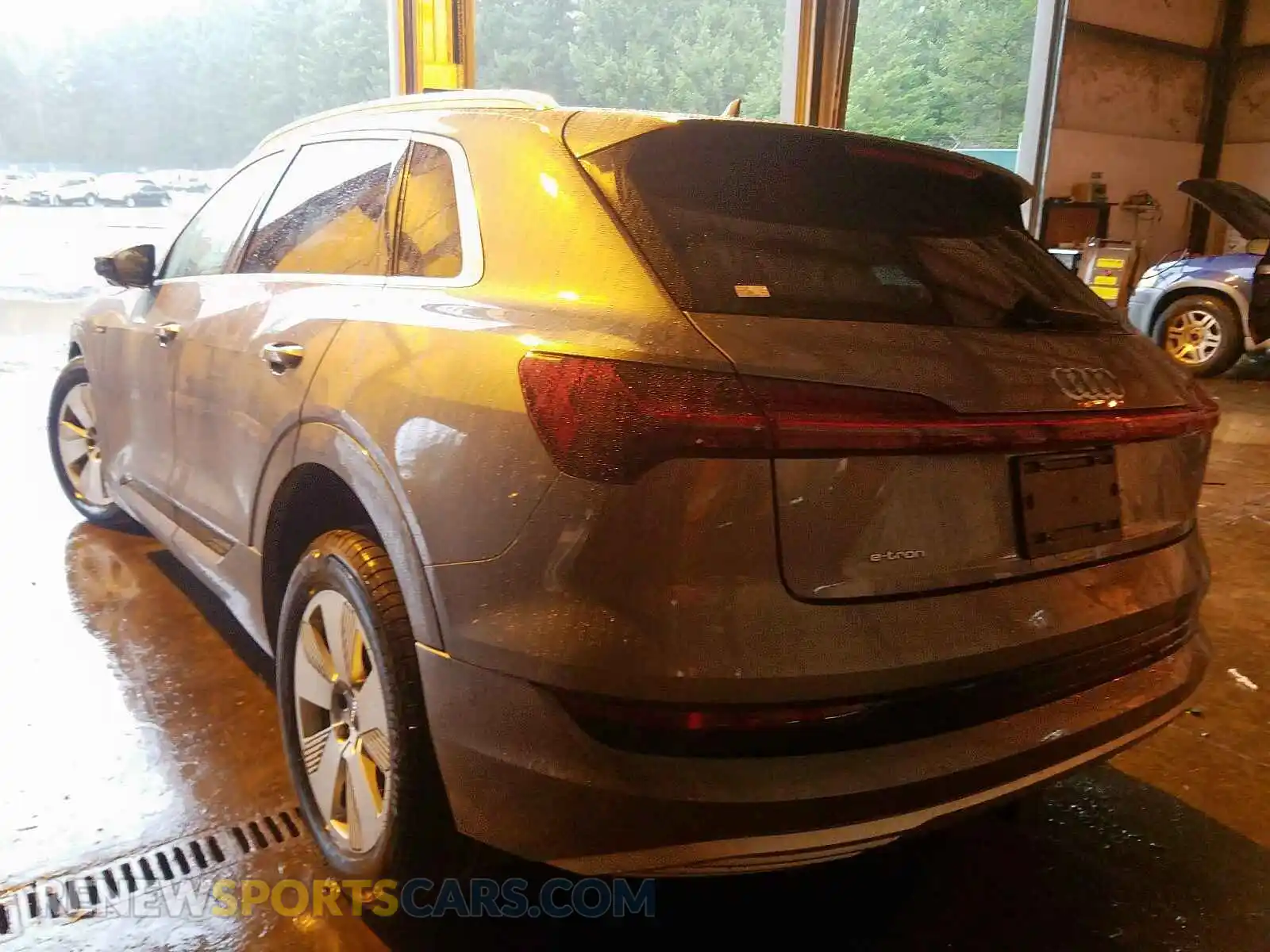 3 fotografías del automóvil dañado WA1VAAGE9KB012045 AUDI E-TRON PRE 2019