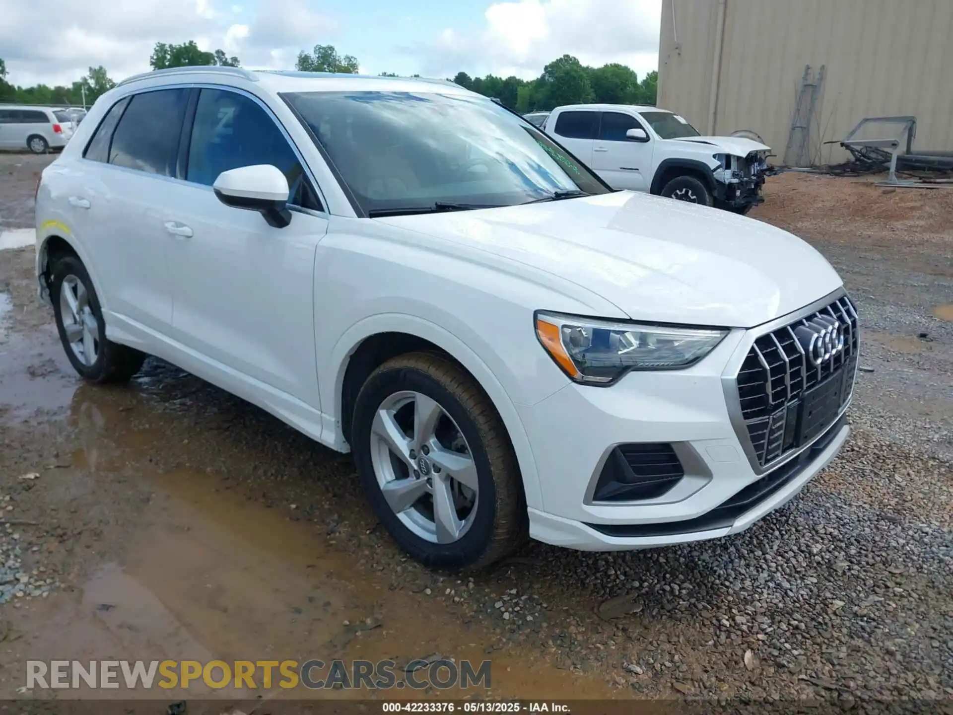 1 Photograph of a damaged car WA1AECF31L1052769 AUDI Q3 2020