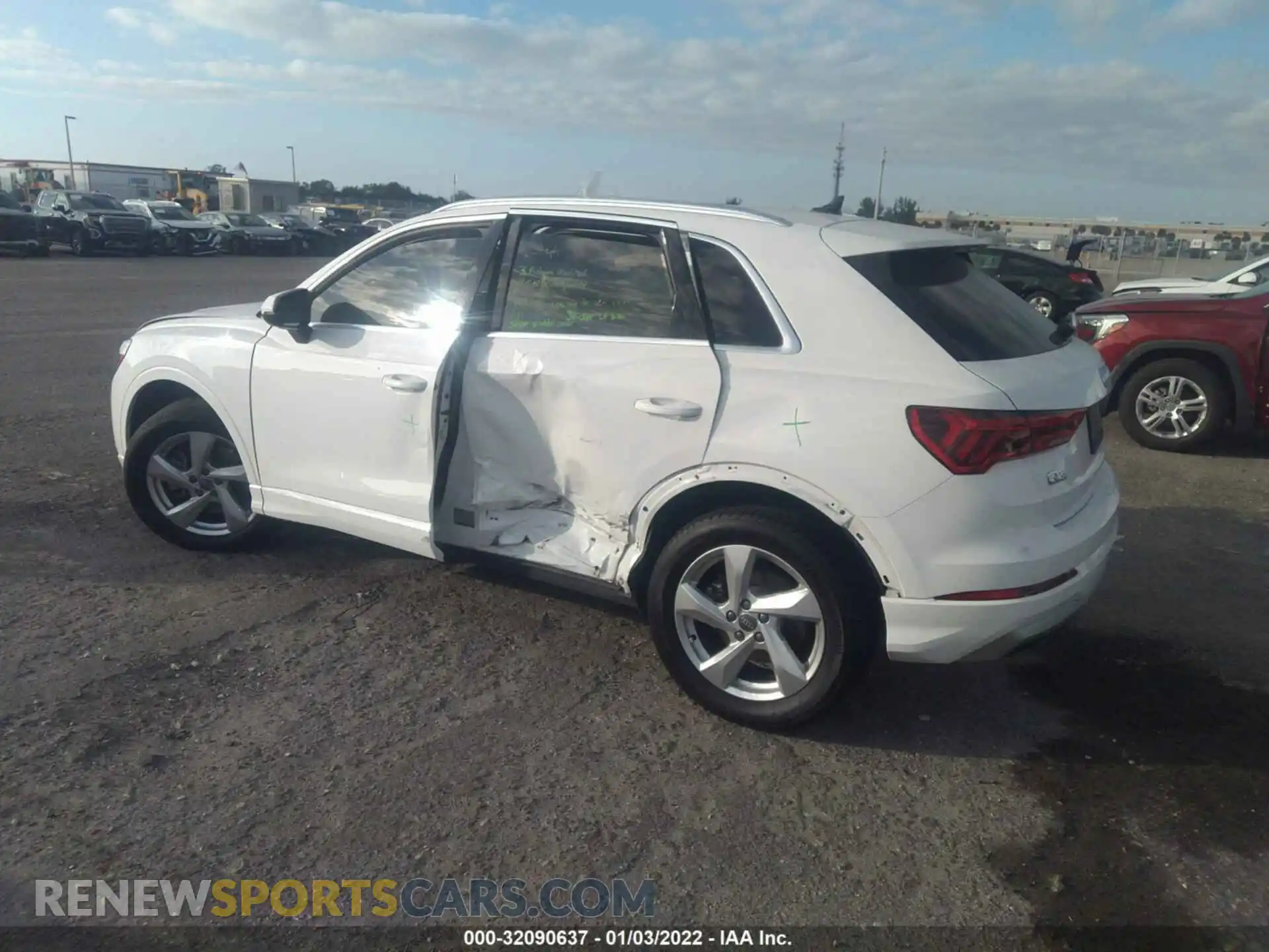 3 Photograph of a damaged car WA1AECF33L1031065 AUDI Q3 2020
