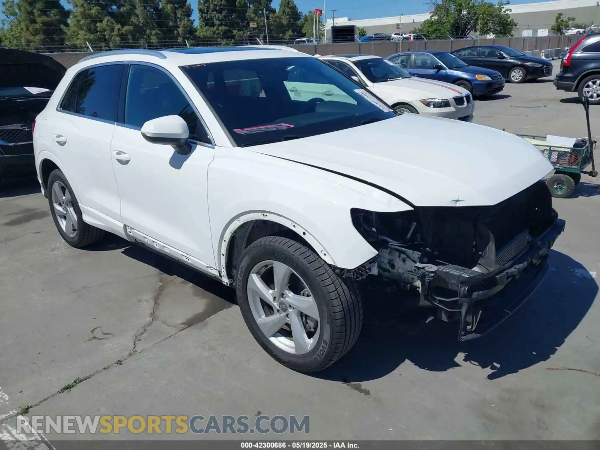 1 Photograph of a damaged car WA1AECF36L1045753 AUDI Q3 2020