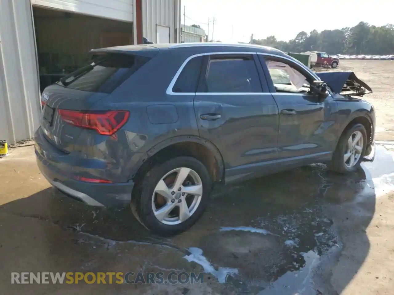 3 Photograph of a damaged car WA1AECF37L1043316 AUDI Q3 2020