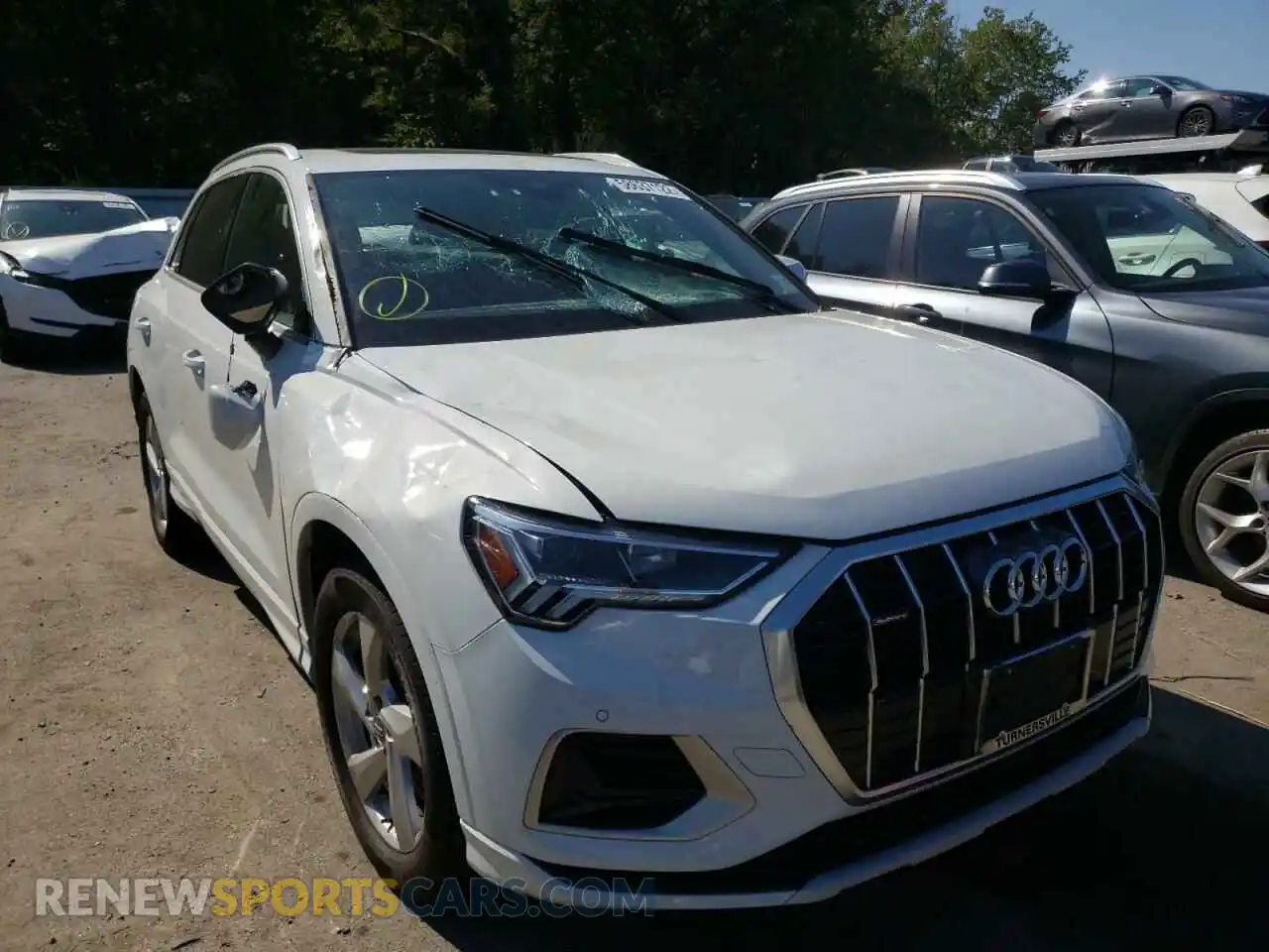 1 Photograph of a damaged car WA1BECF32L1065227 AUDI Q3 2020