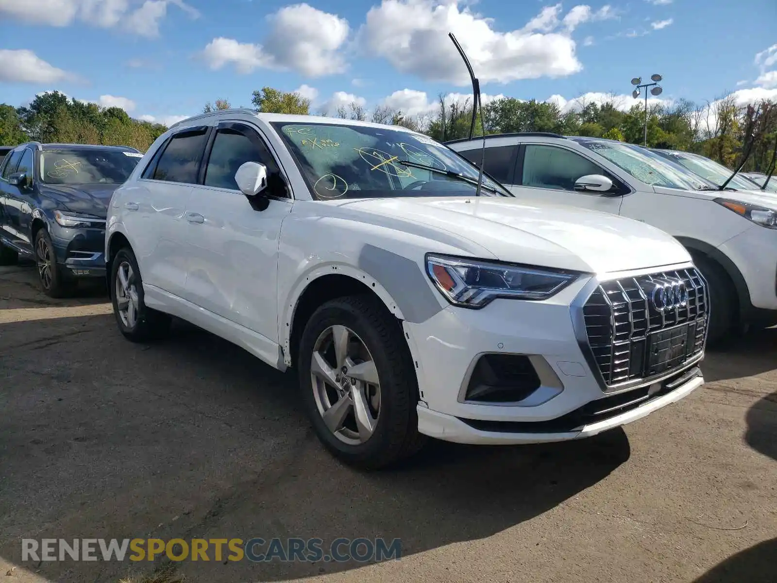 1 Photograph of a damaged car WA1BECF32L1080097 AUDI Q3 2020