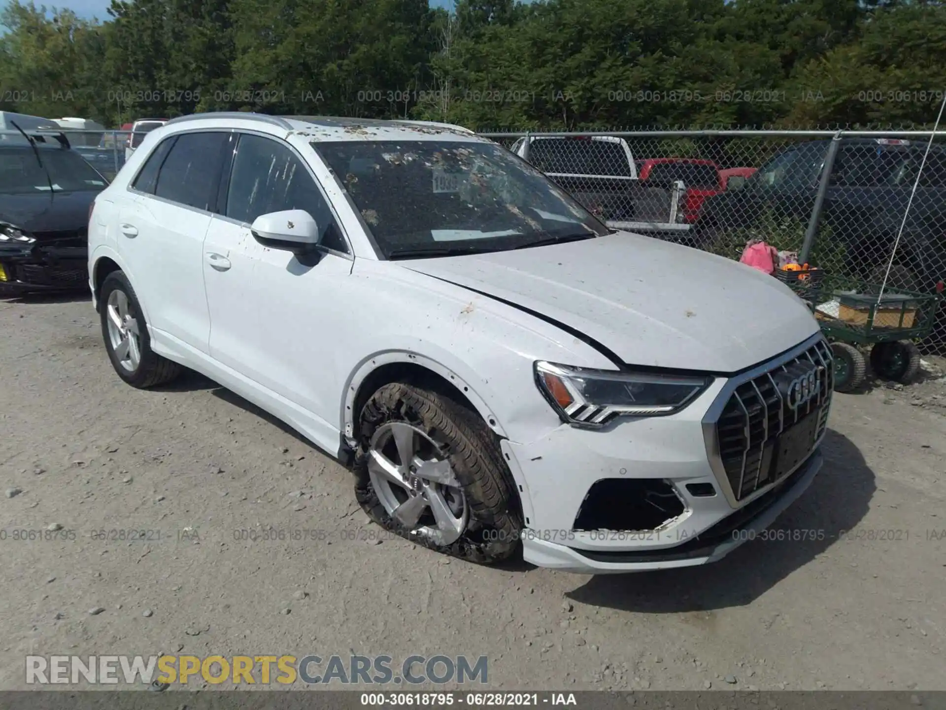 1 Photograph of a damaged car WA1BECF36L1015933 AUDI Q3 2020