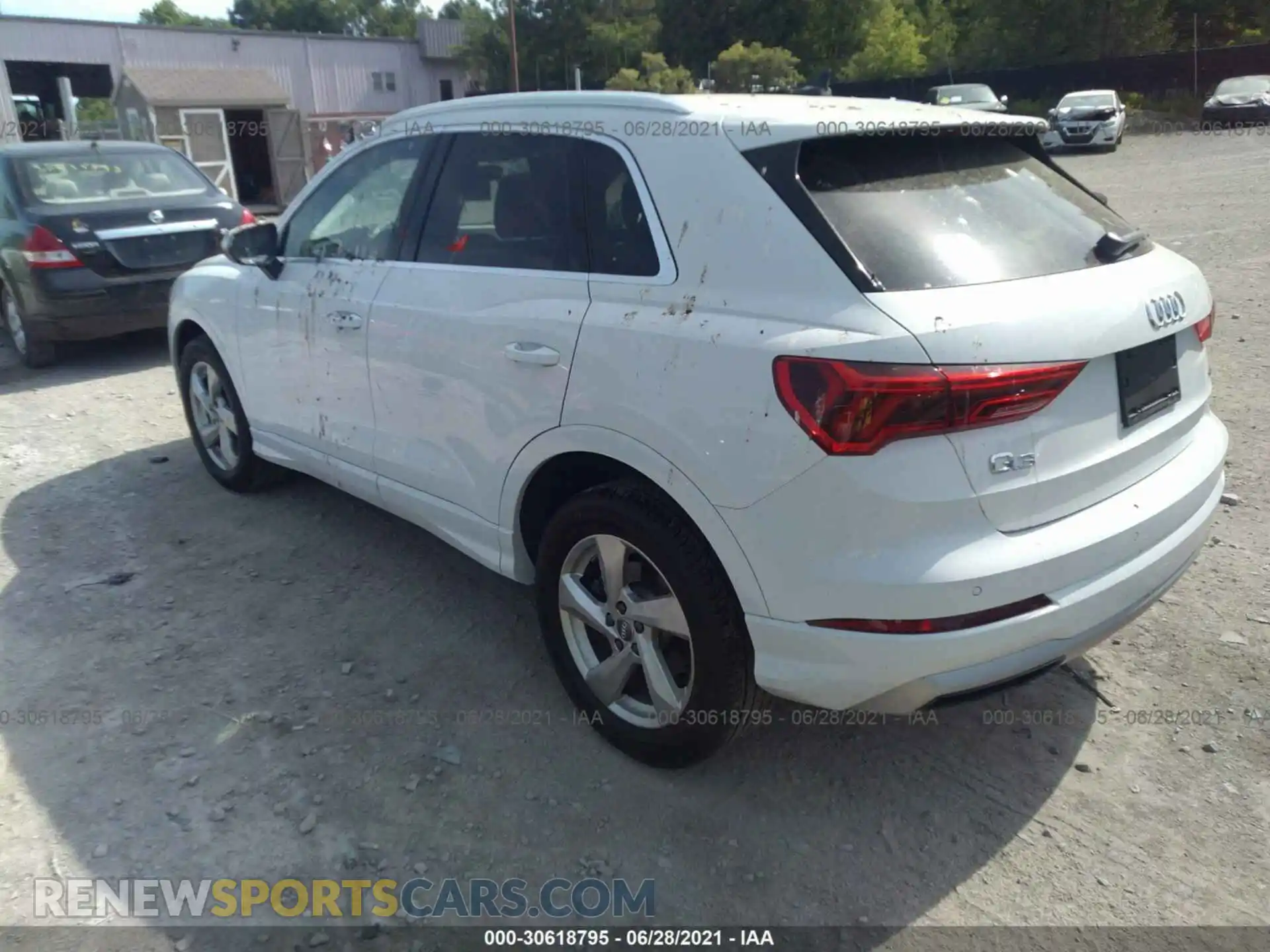3 Photograph of a damaged car WA1BECF36L1015933 AUDI Q3 2020