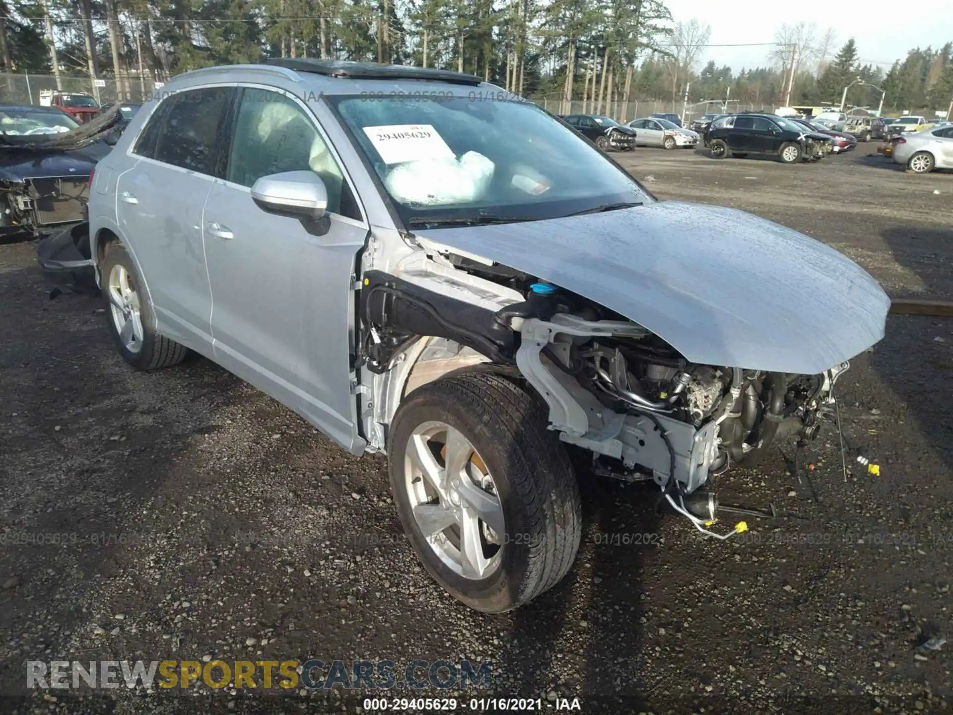 1 Photograph of a damaged car WA1BECF36L1047961 AUDI Q3 2020