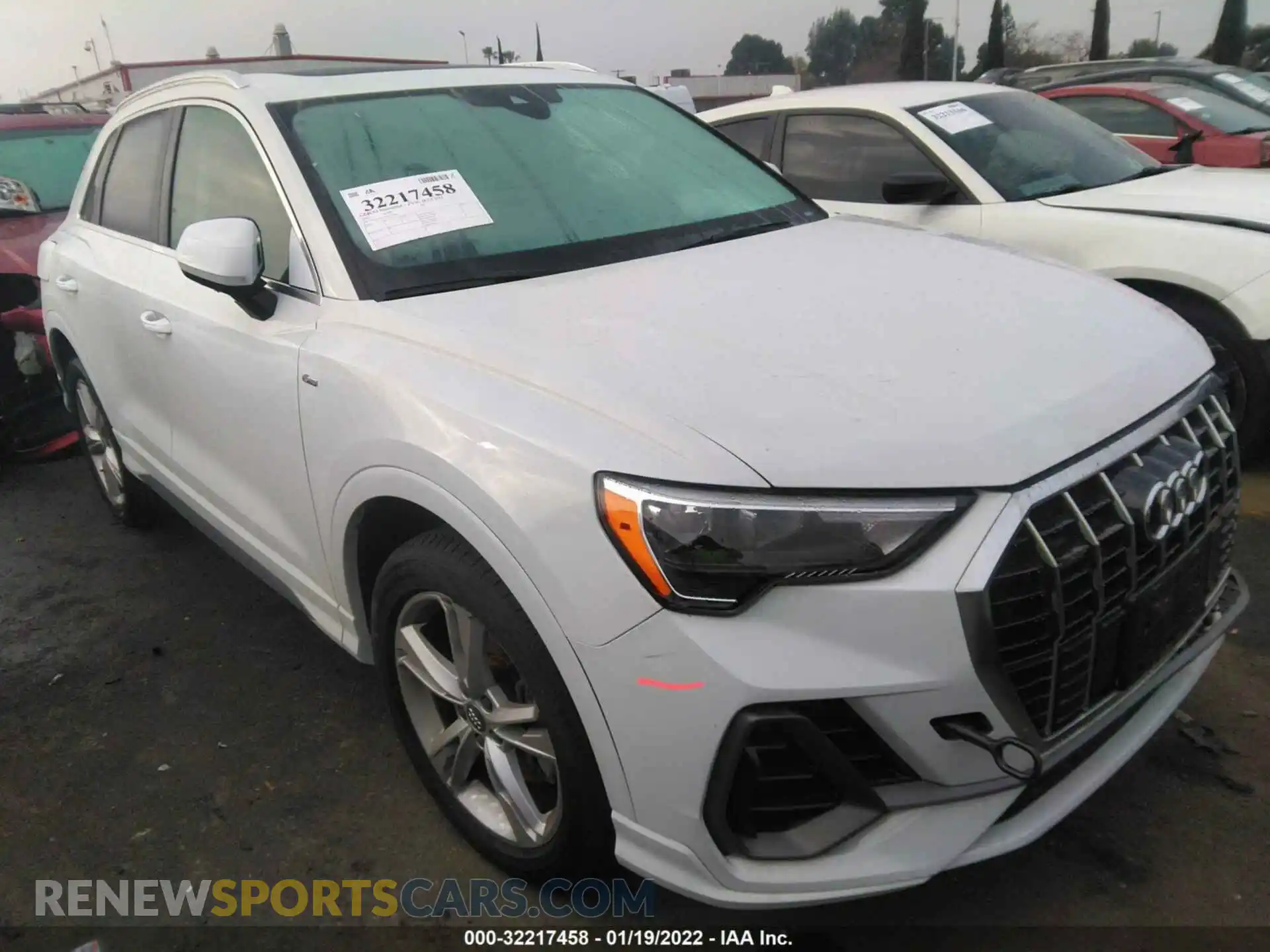 1 Photograph of a damaged car WA1DECF32L1019714 AUDI Q3 2020